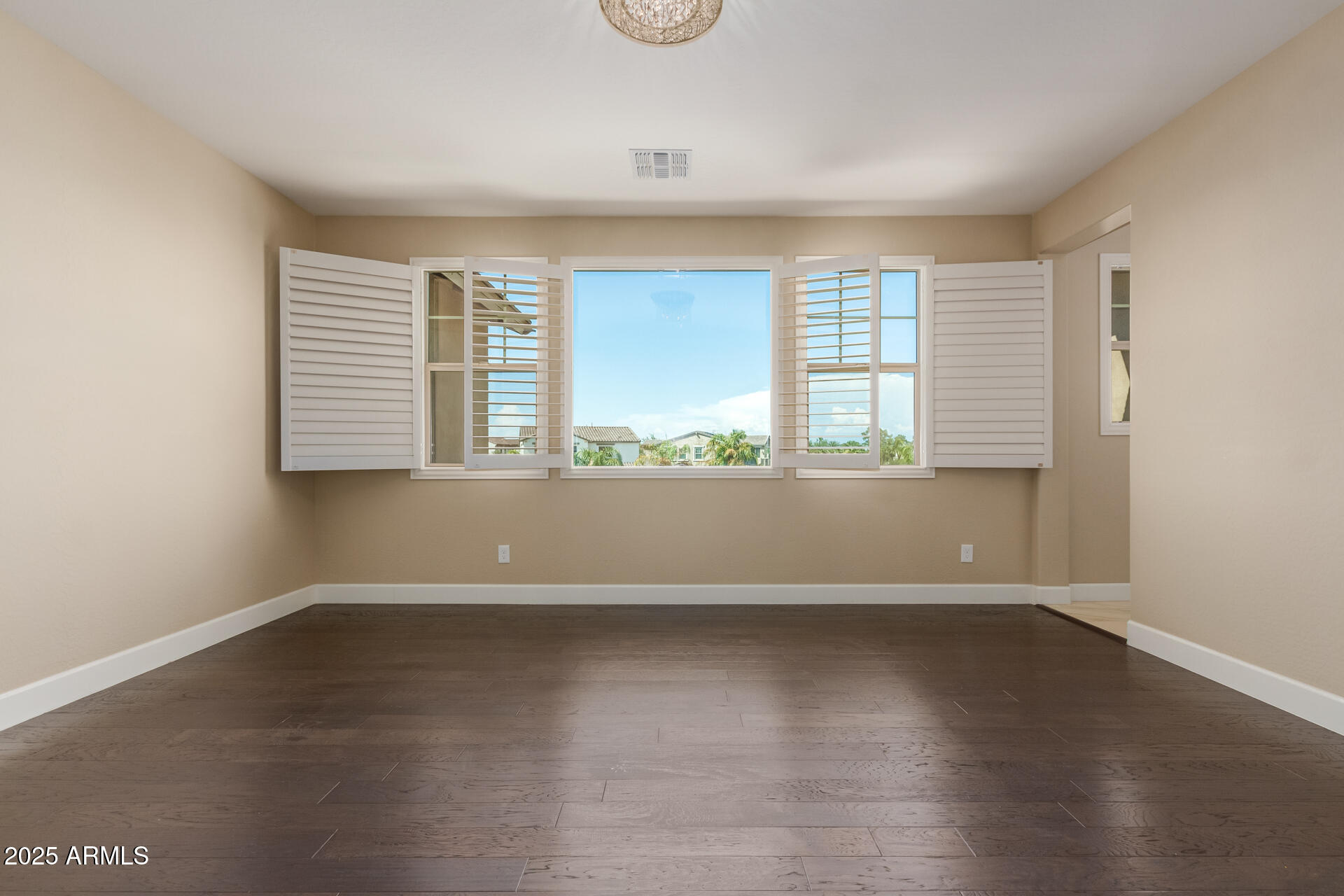 920 W GRAND CANYON Drive