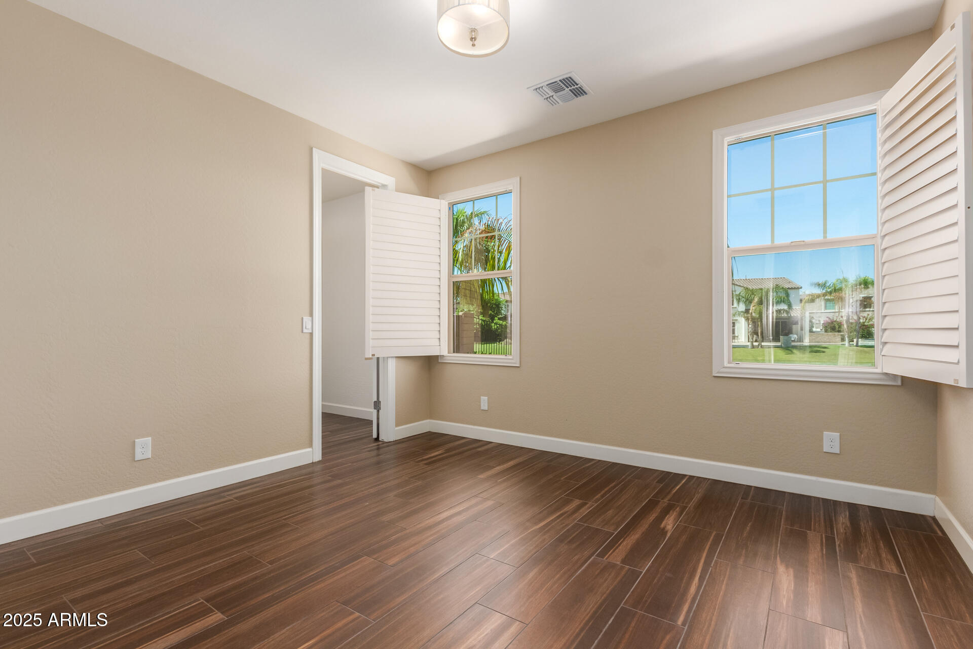 920 W GRAND CANYON Drive