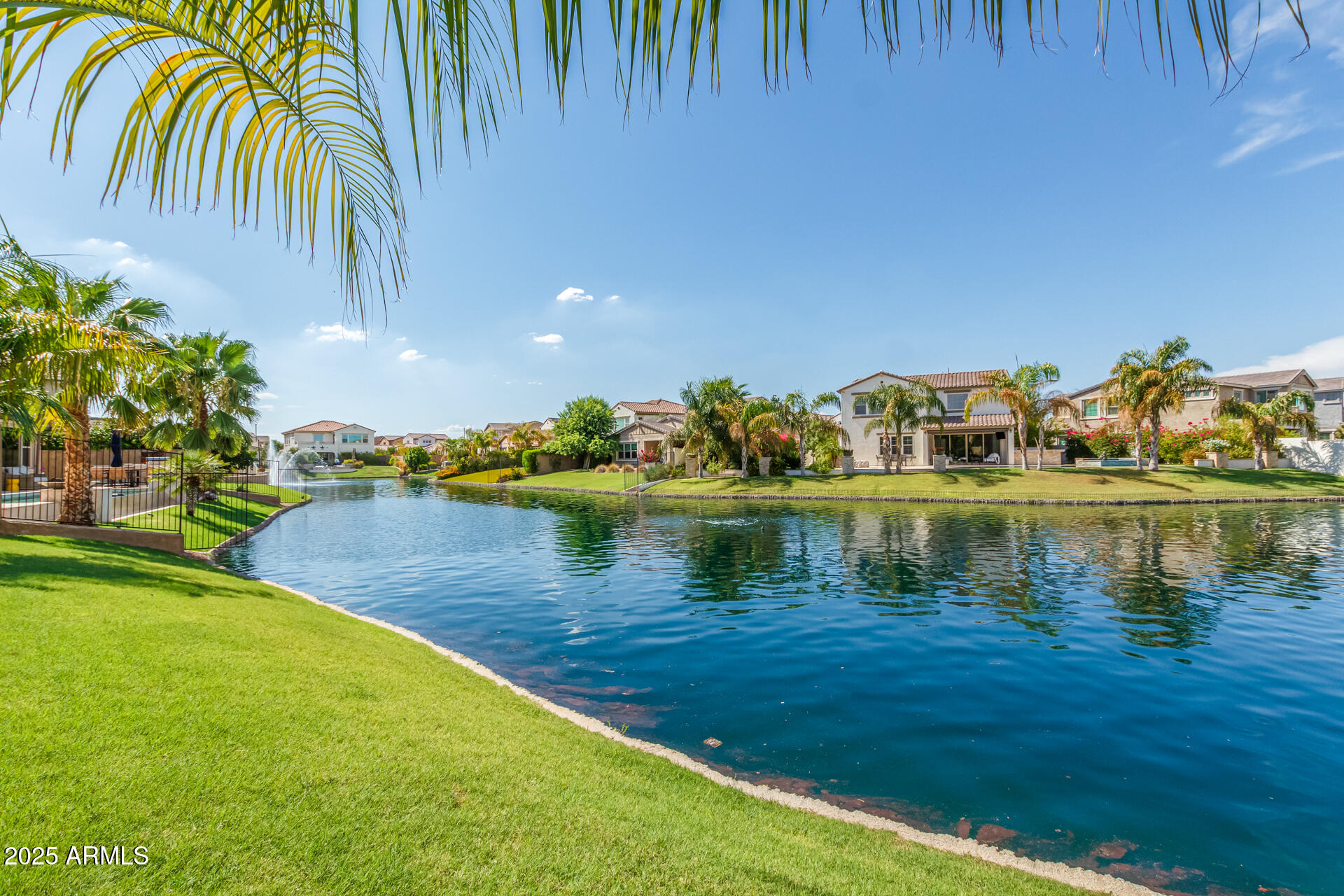 920 W GRAND CANYON Drive