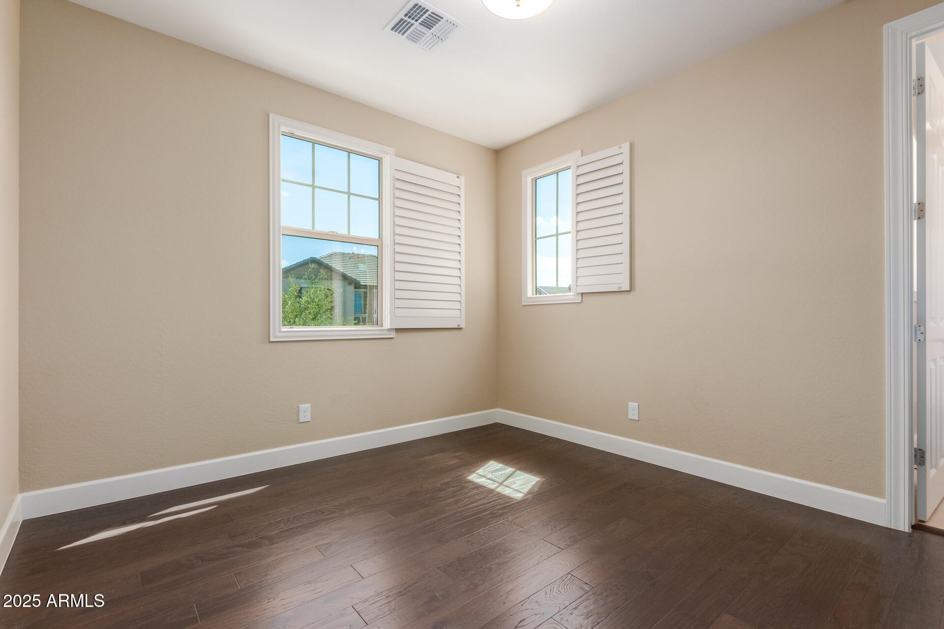 920 W GRAND CANYON Drive