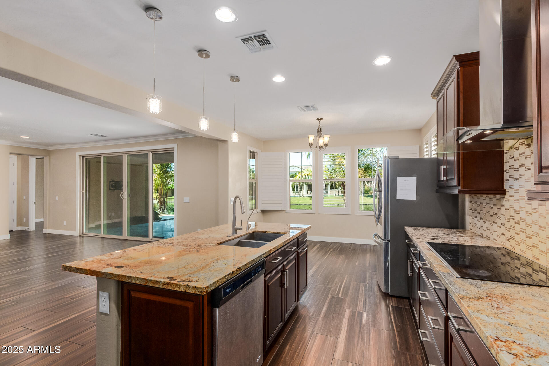 920 W GRAND CANYON Drive