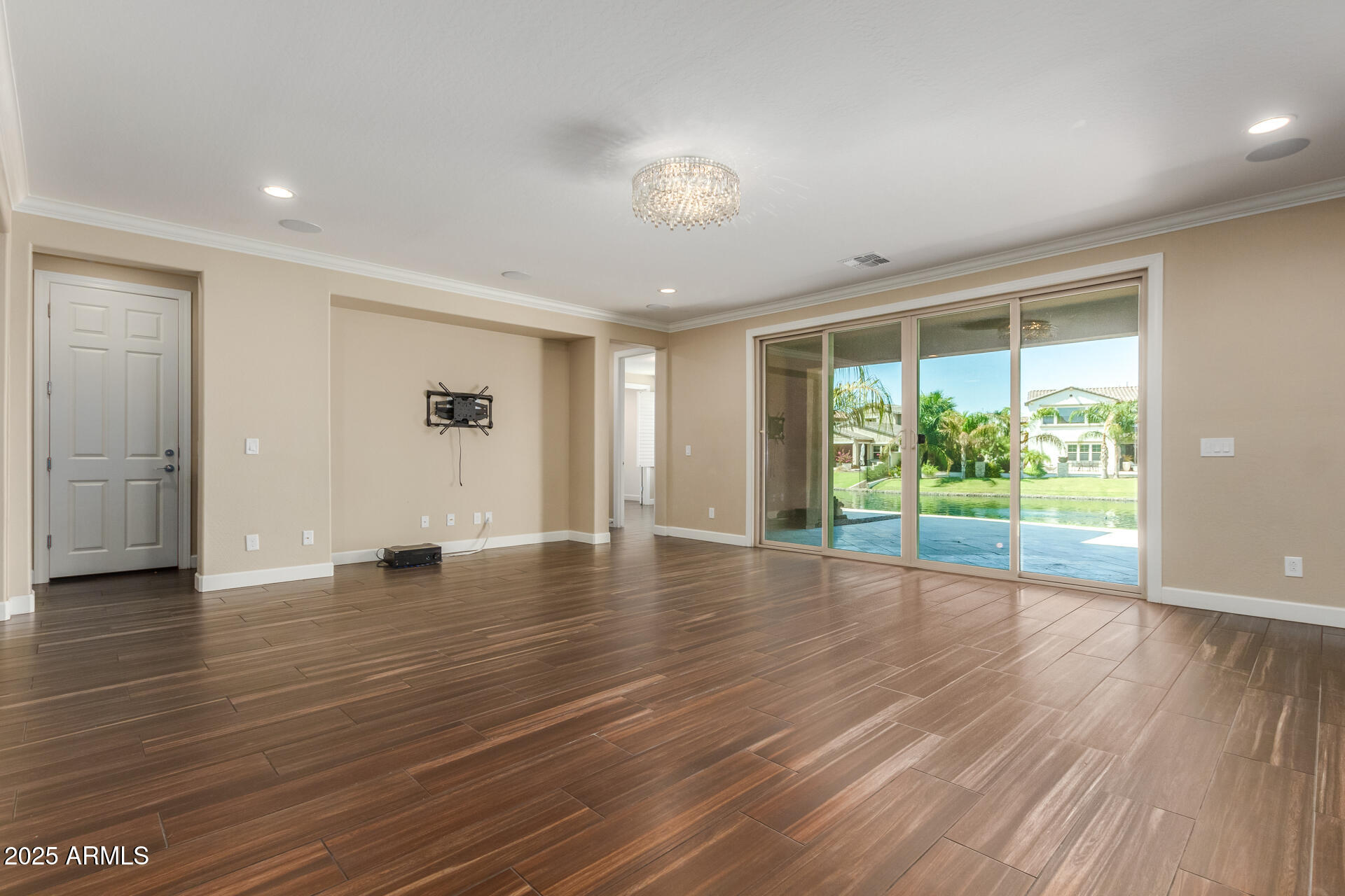 920 W GRAND CANYON Drive