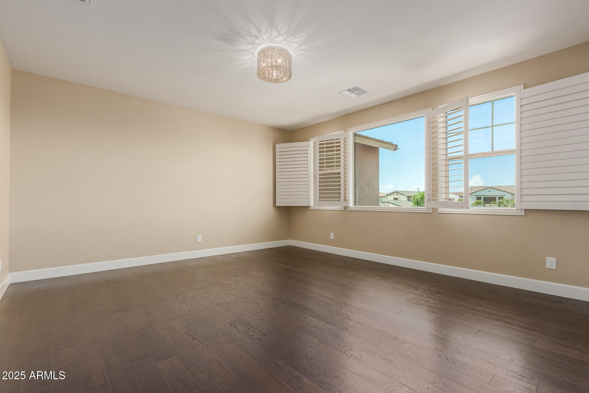 920 W GRAND CANYON Drive