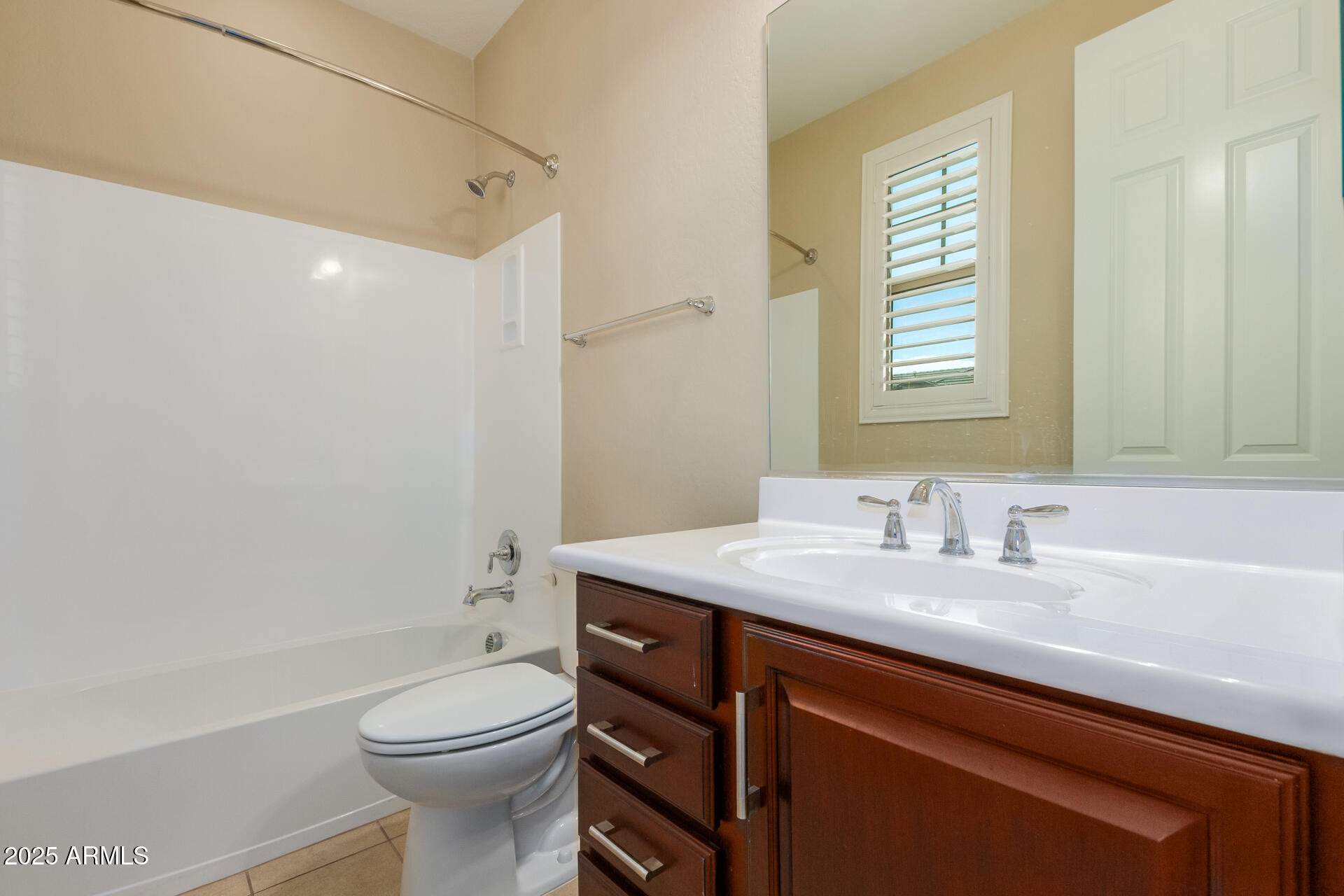 920 W GRAND CANYON Drive