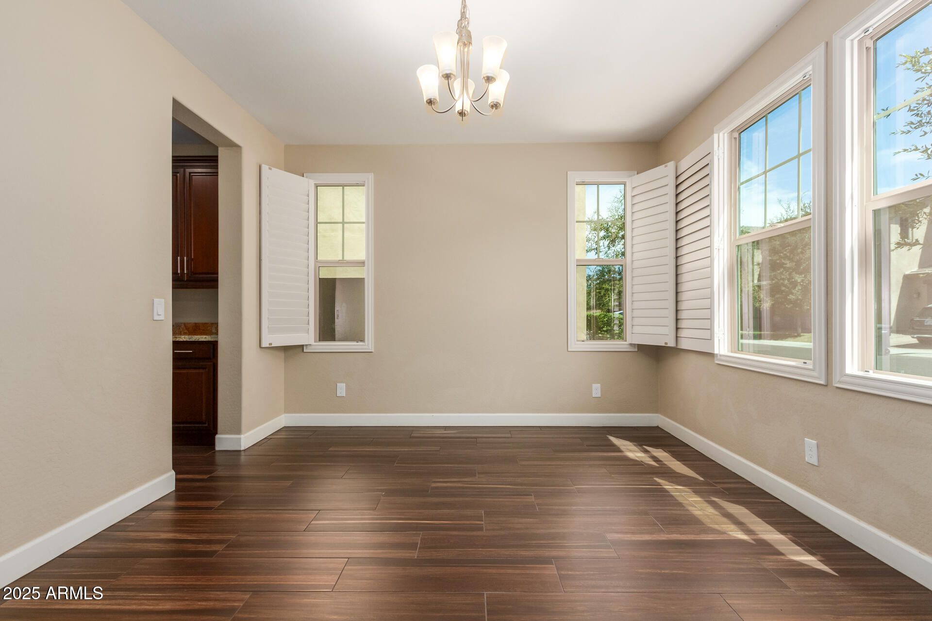 920 W GRAND CANYON Drive