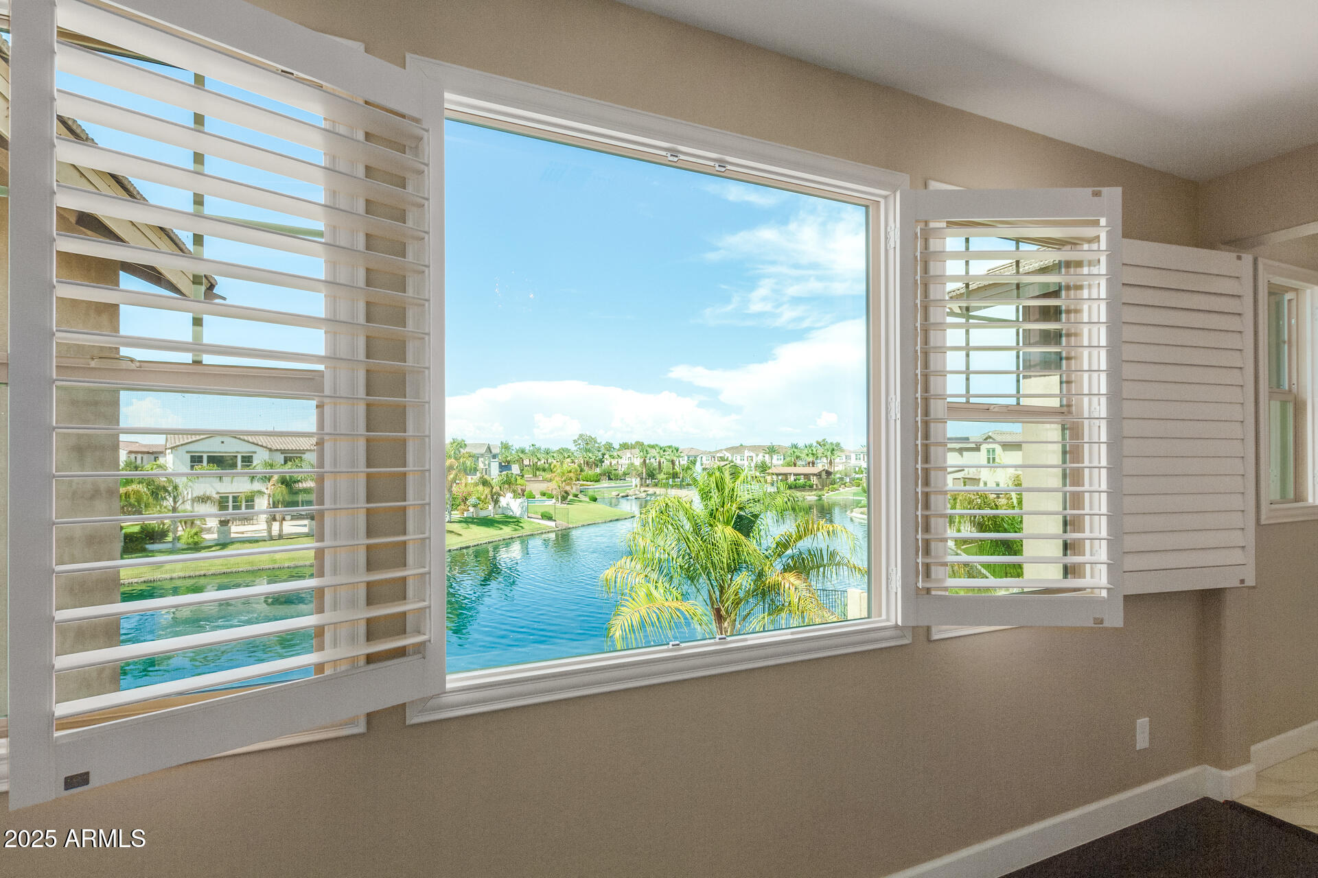 920 W GRAND CANYON Drive