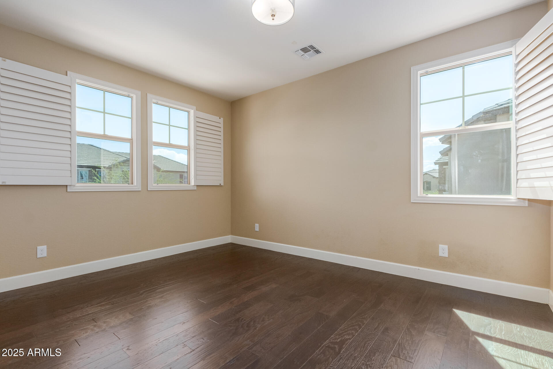 920 W GRAND CANYON Drive