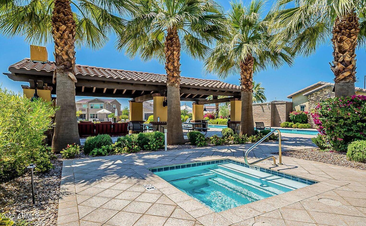 920 W GRAND CANYON Drive