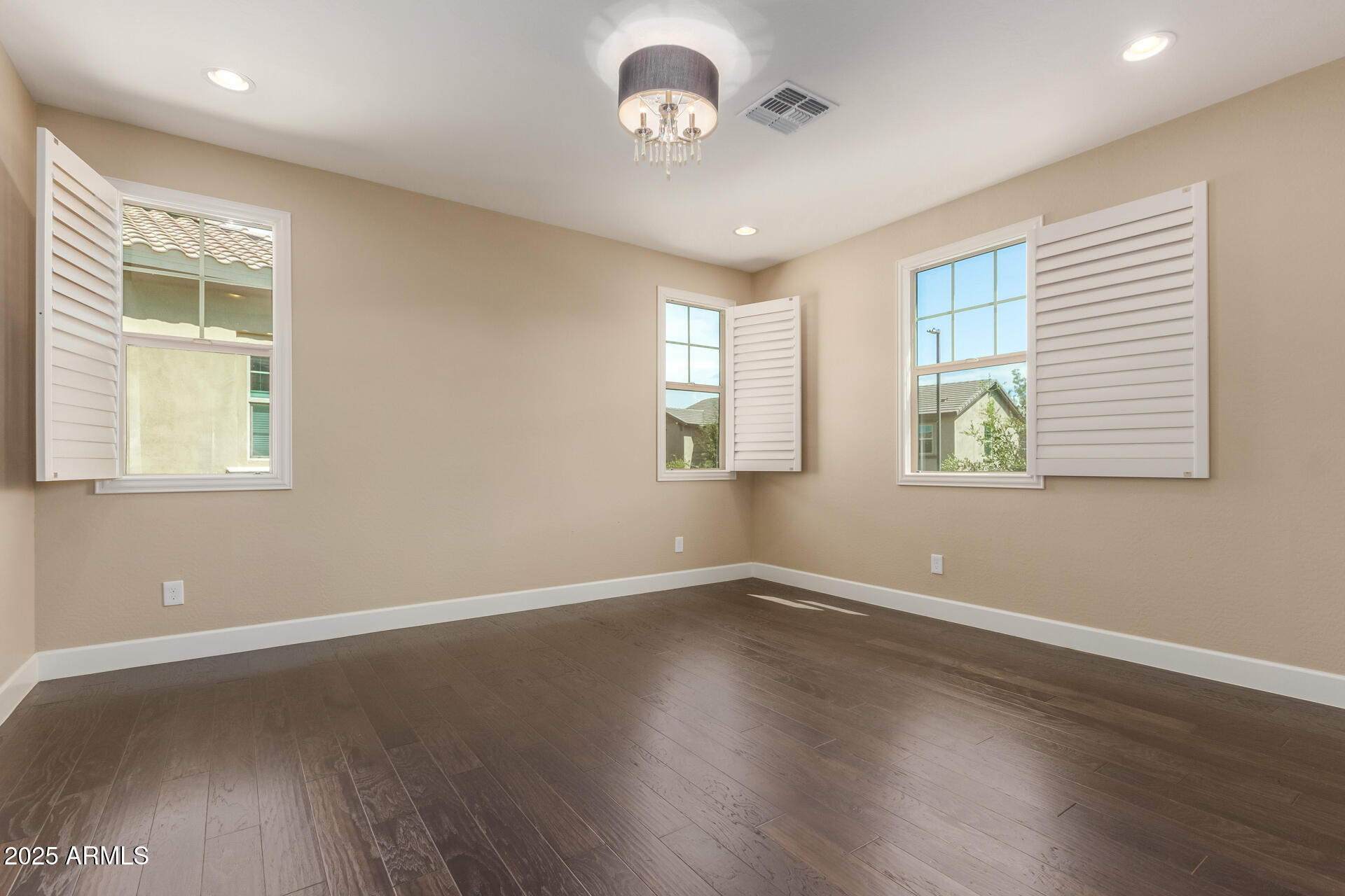 920 W GRAND CANYON Drive