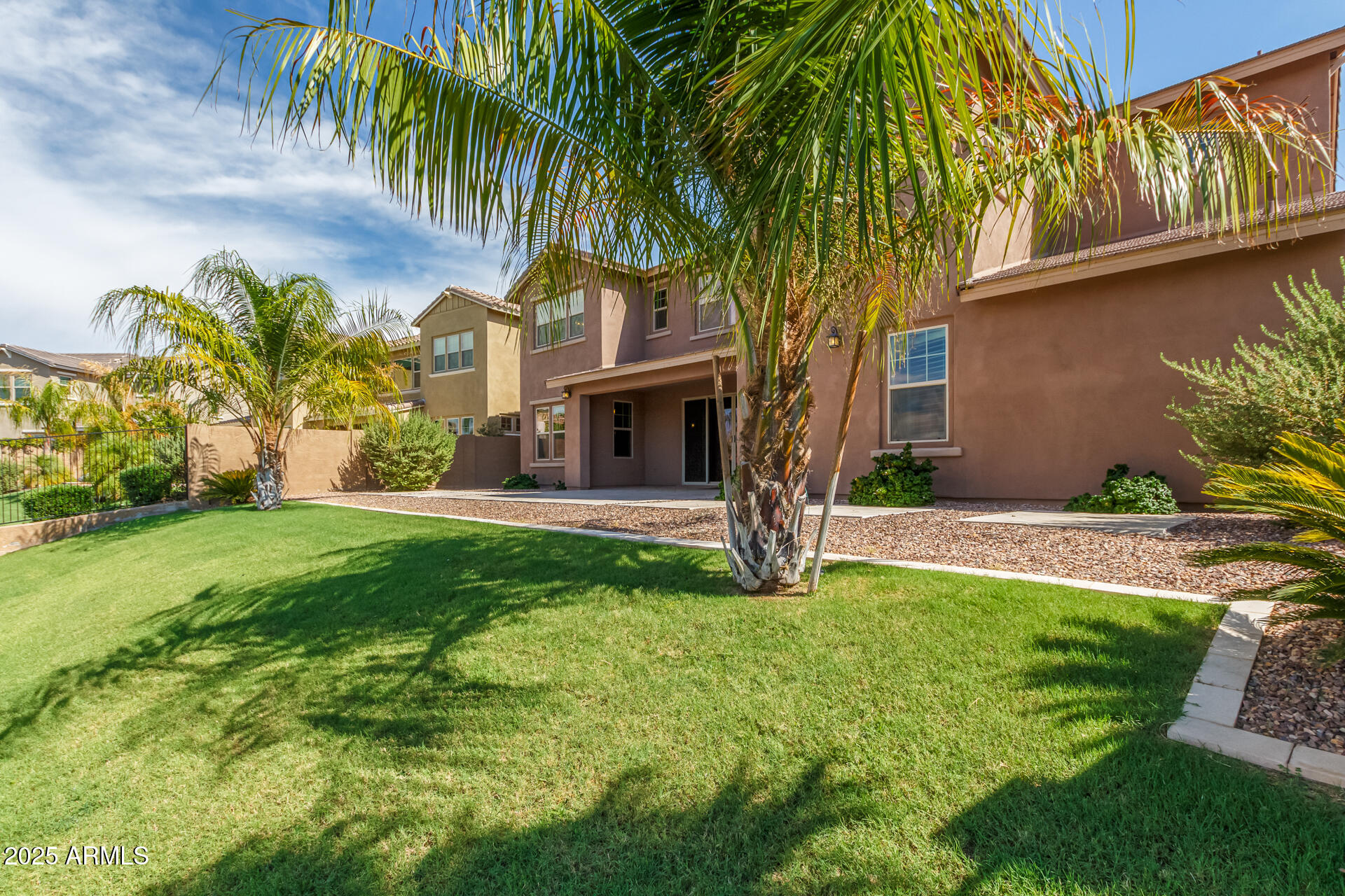 920 W GRAND CANYON Drive