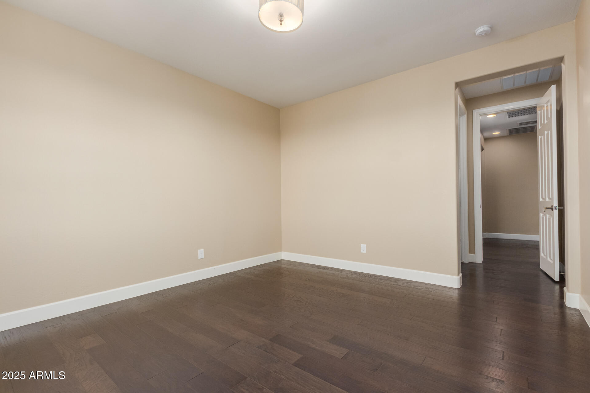 920 W GRAND CANYON Drive