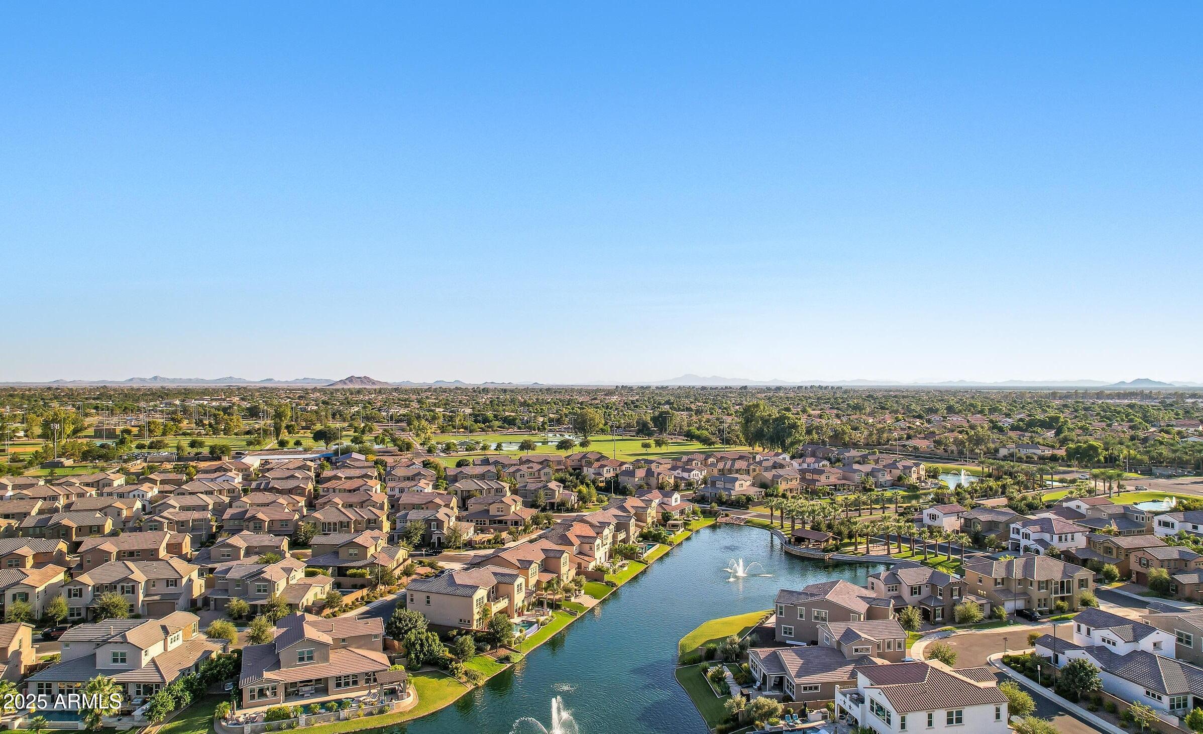 920 W GRAND CANYON Drive