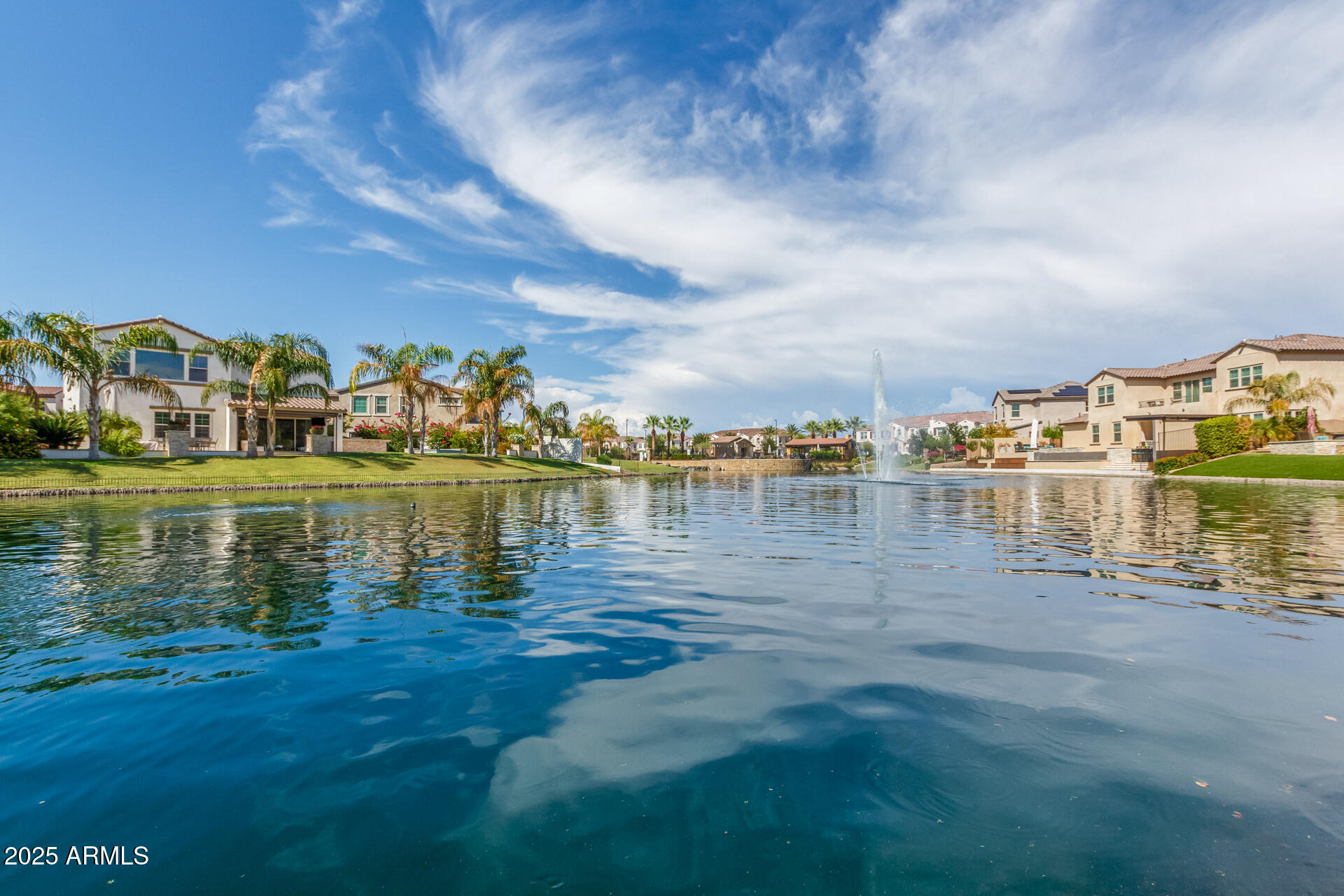 920 W GRAND CANYON Drive