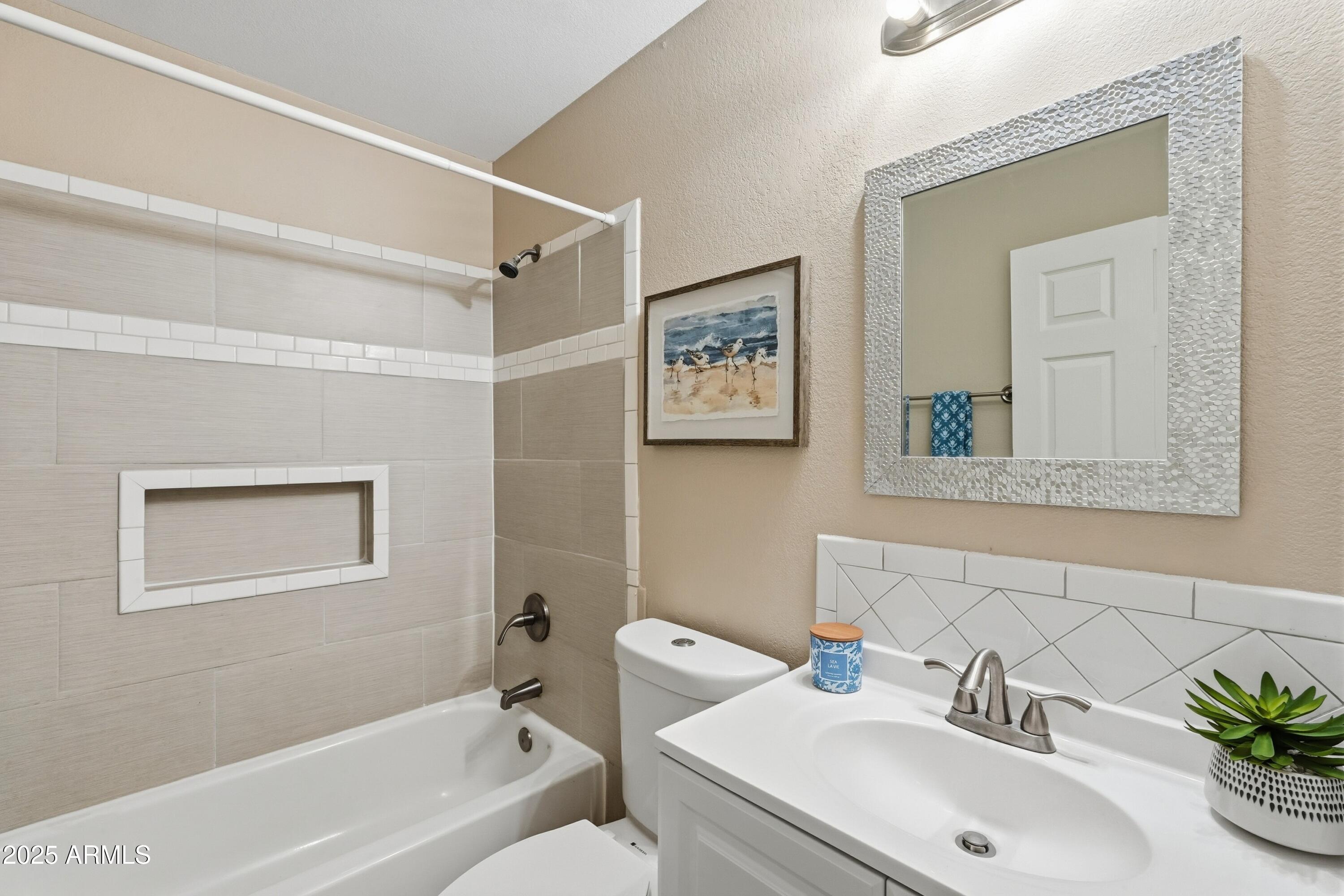 1810 N MCDONALD Street