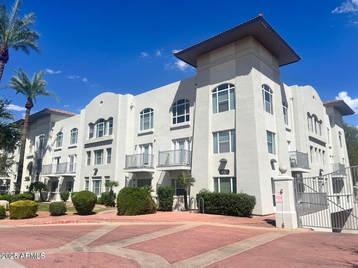 1081 W 1ST Street 16