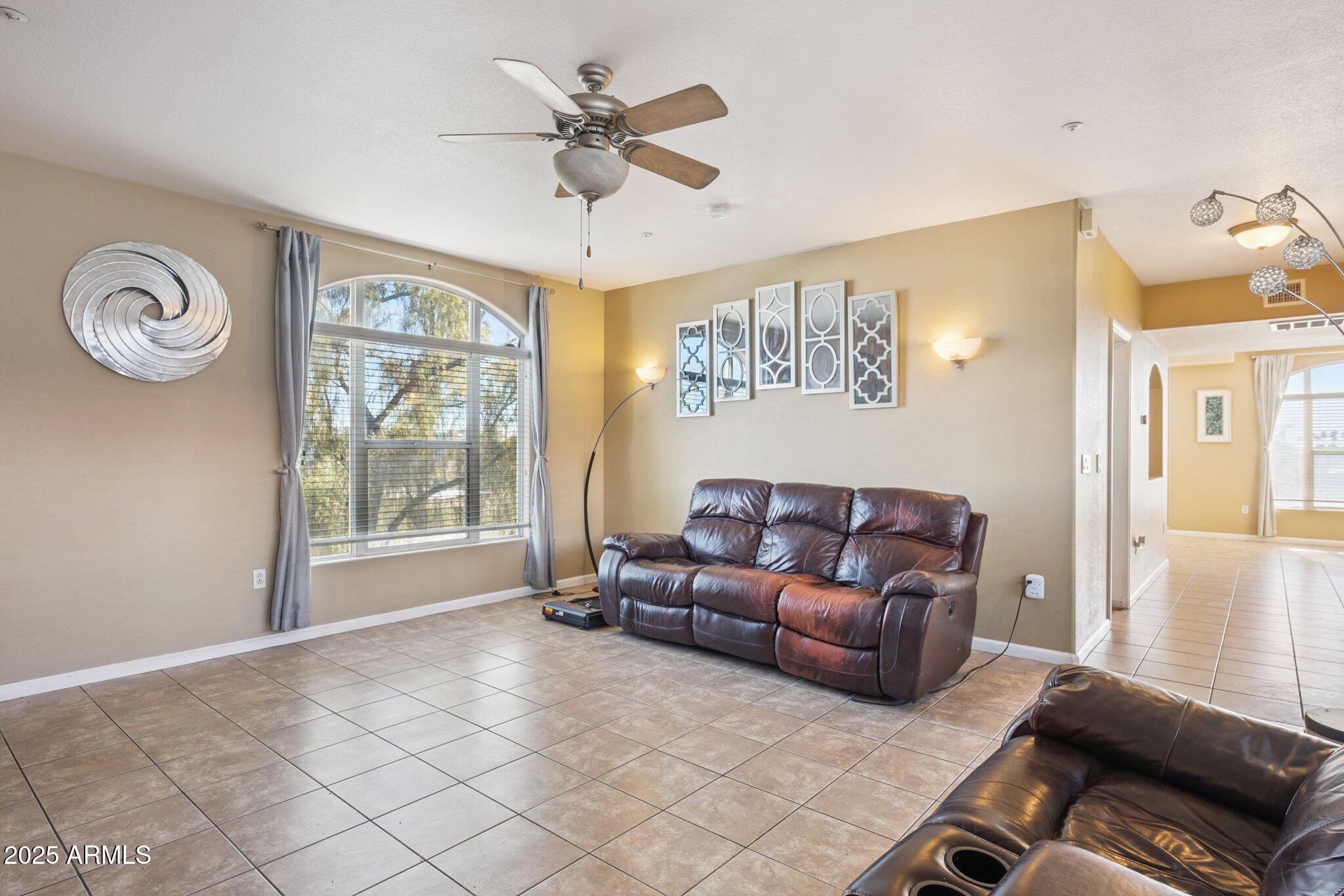 1081 W 1ST Street 16