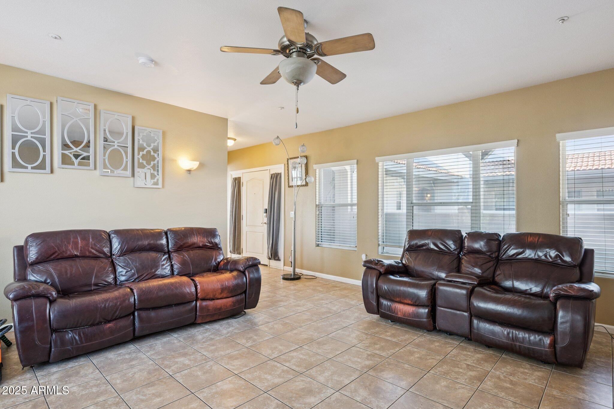 1081 W 1ST Street 16