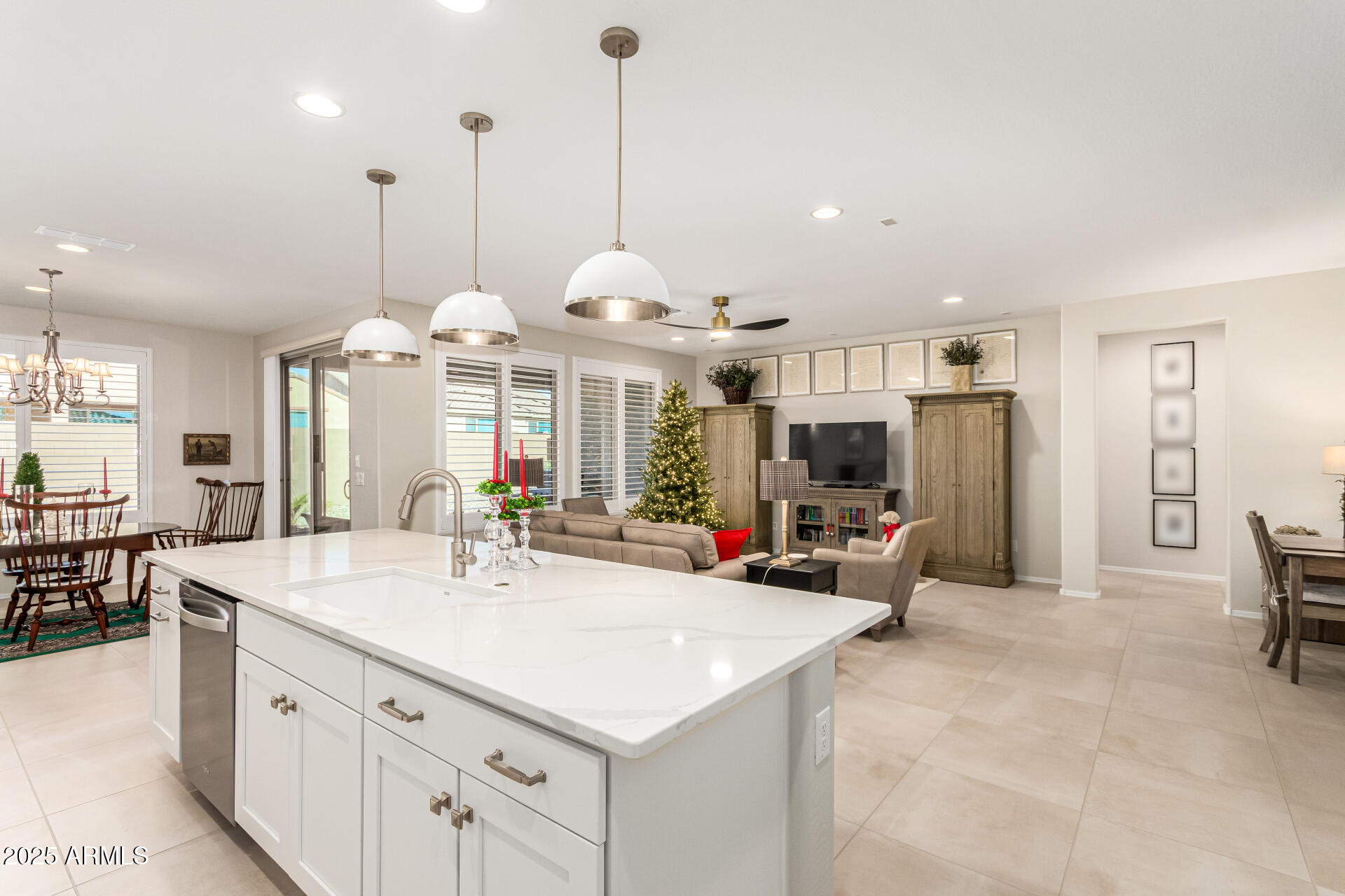 7674 W CACTUS WREN Way