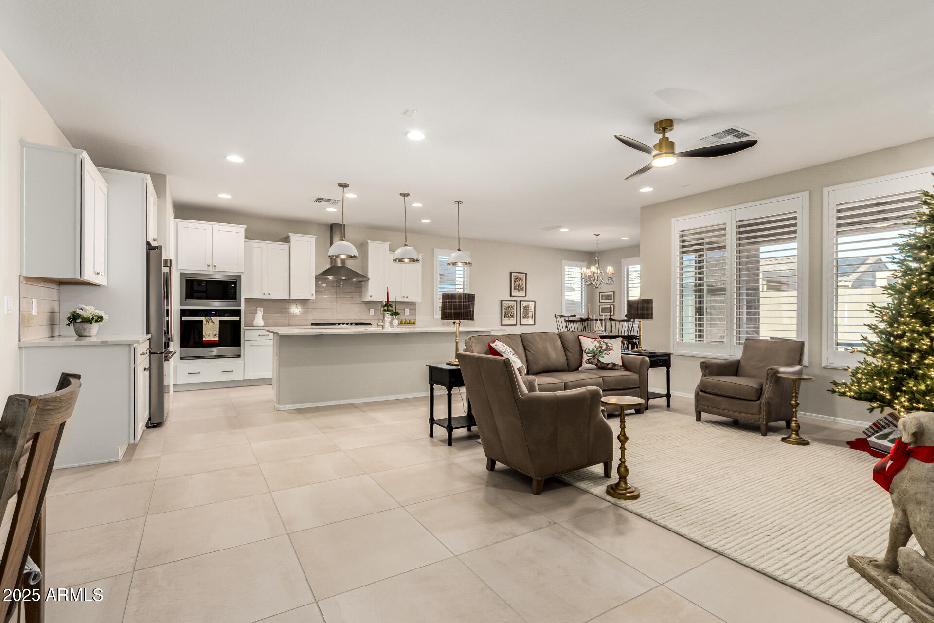 7674 W CACTUS WREN Way