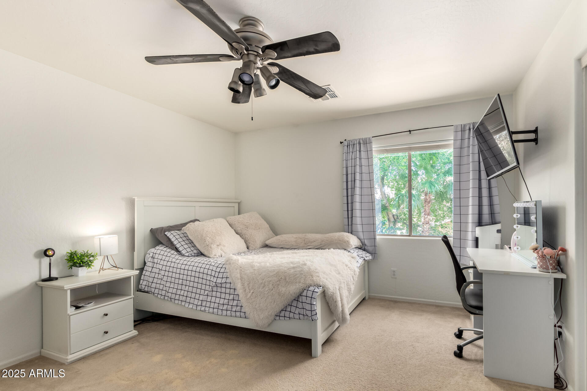 18402 E OAK HILL Lane