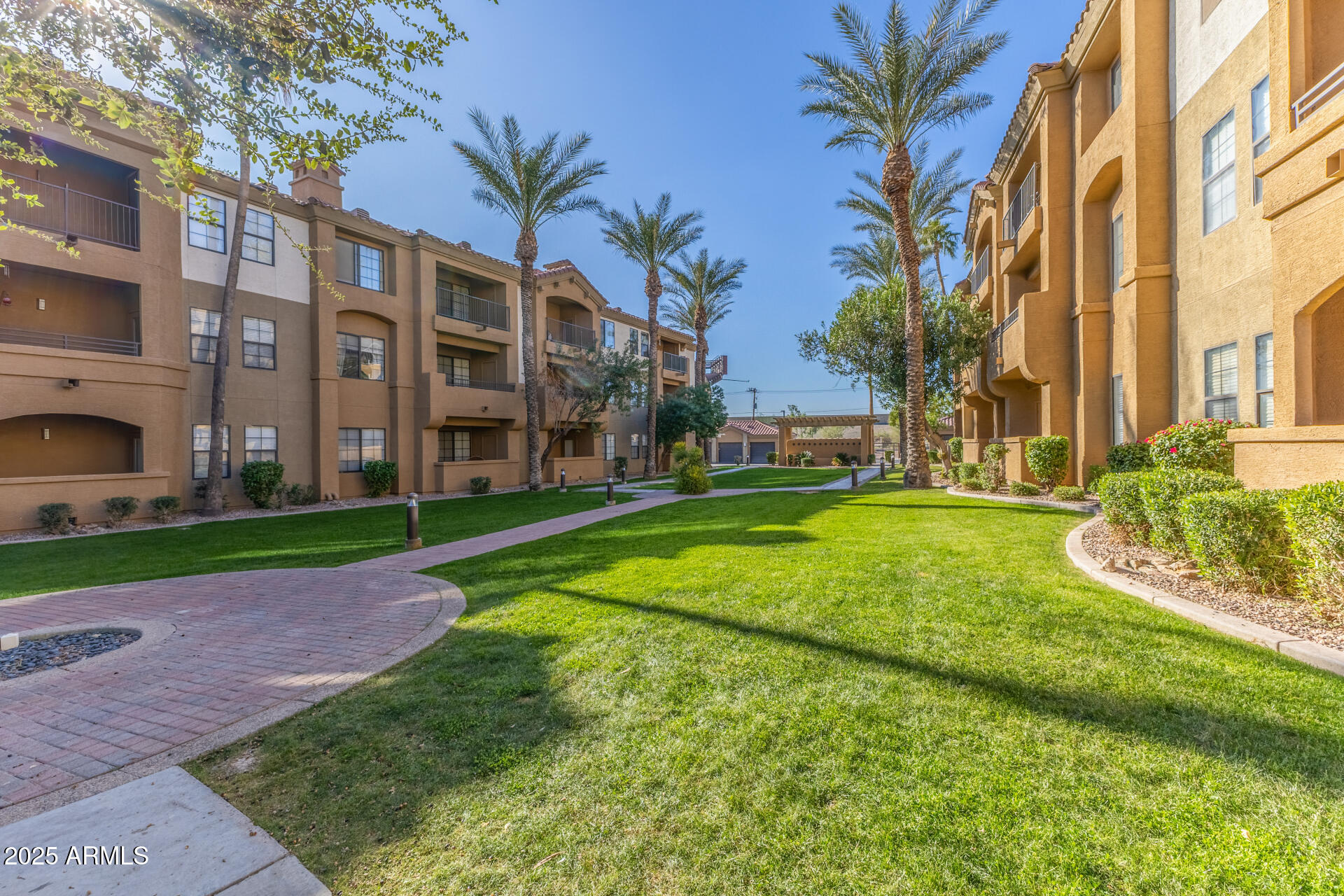 5302 E VAN BUREN Street 2015