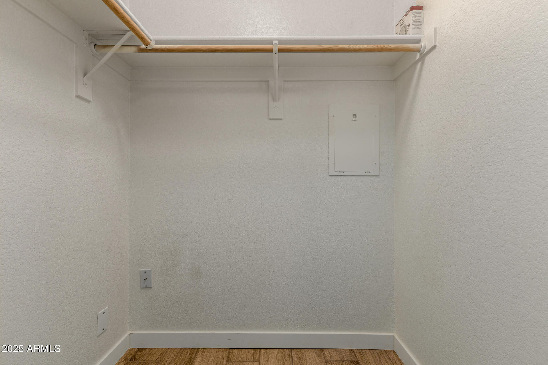 5302 E VAN BUREN Street 2015