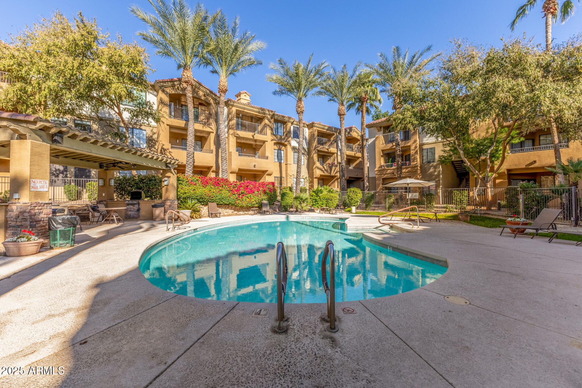 5302 E VAN BUREN Street 2015