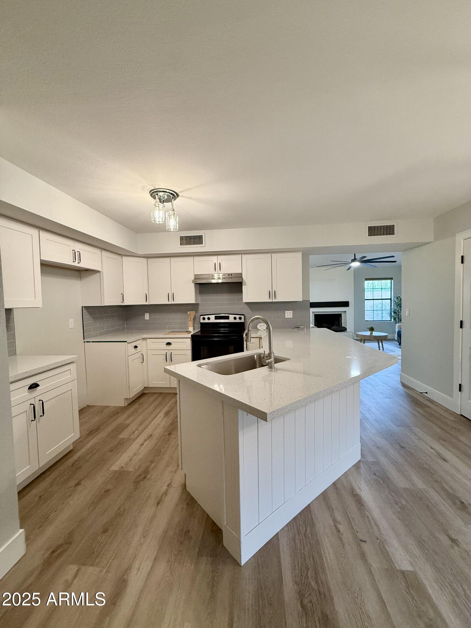 1034 E ENCINAS Avenue