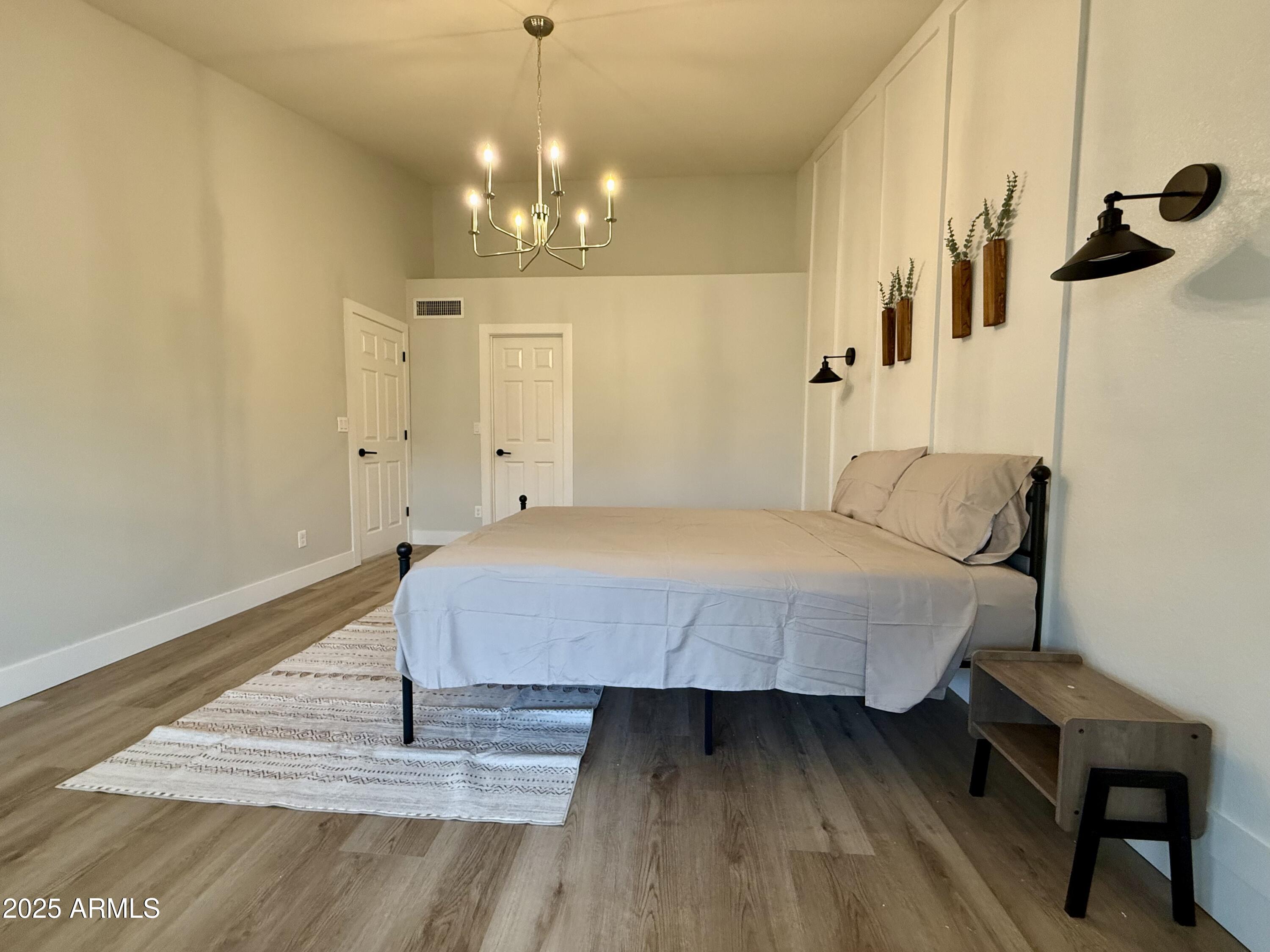 1034 E ENCINAS Avenue