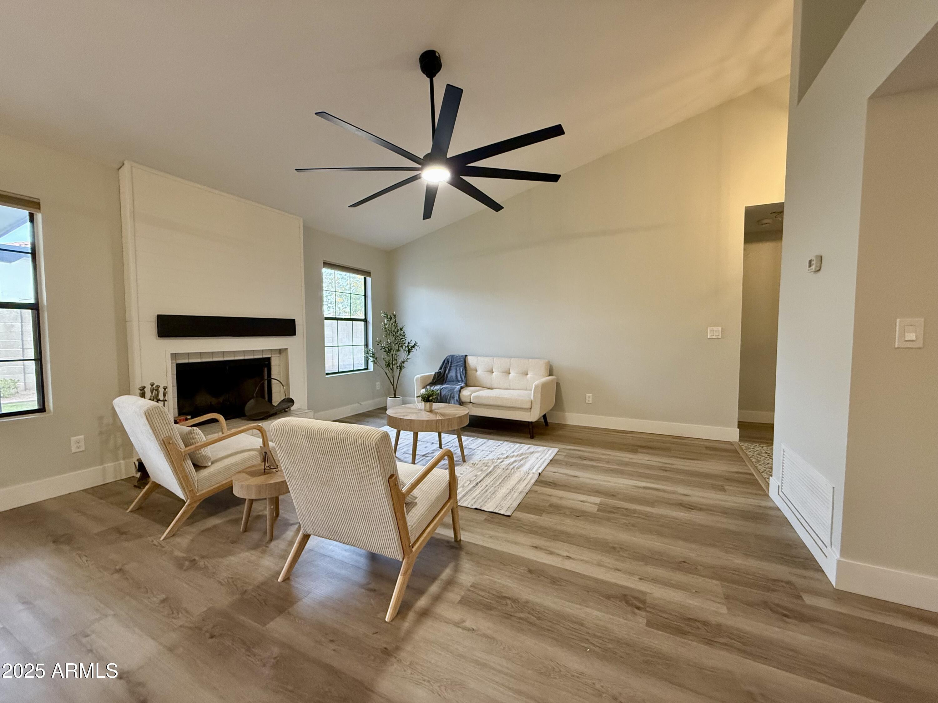 1034 E ENCINAS Avenue