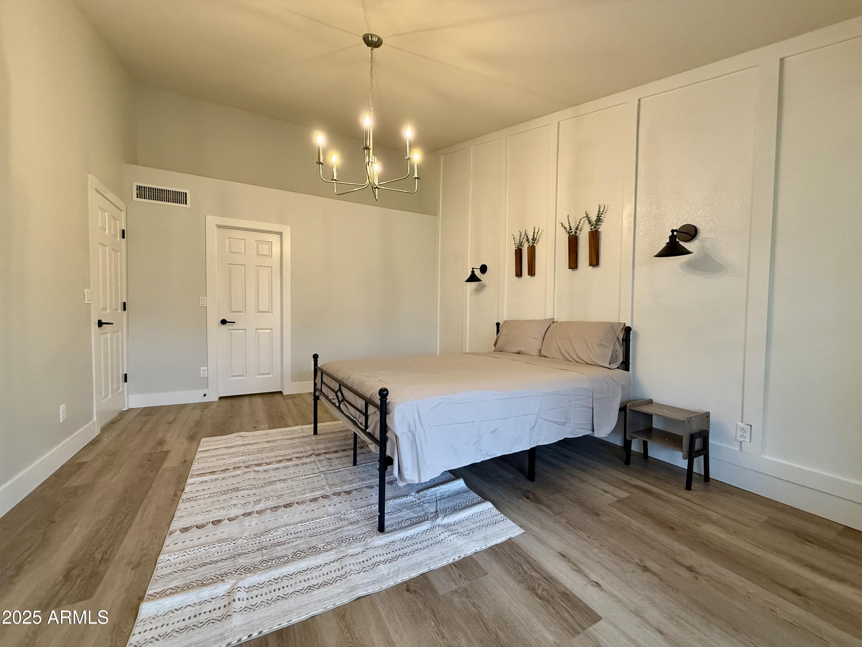 1034 E ENCINAS Avenue