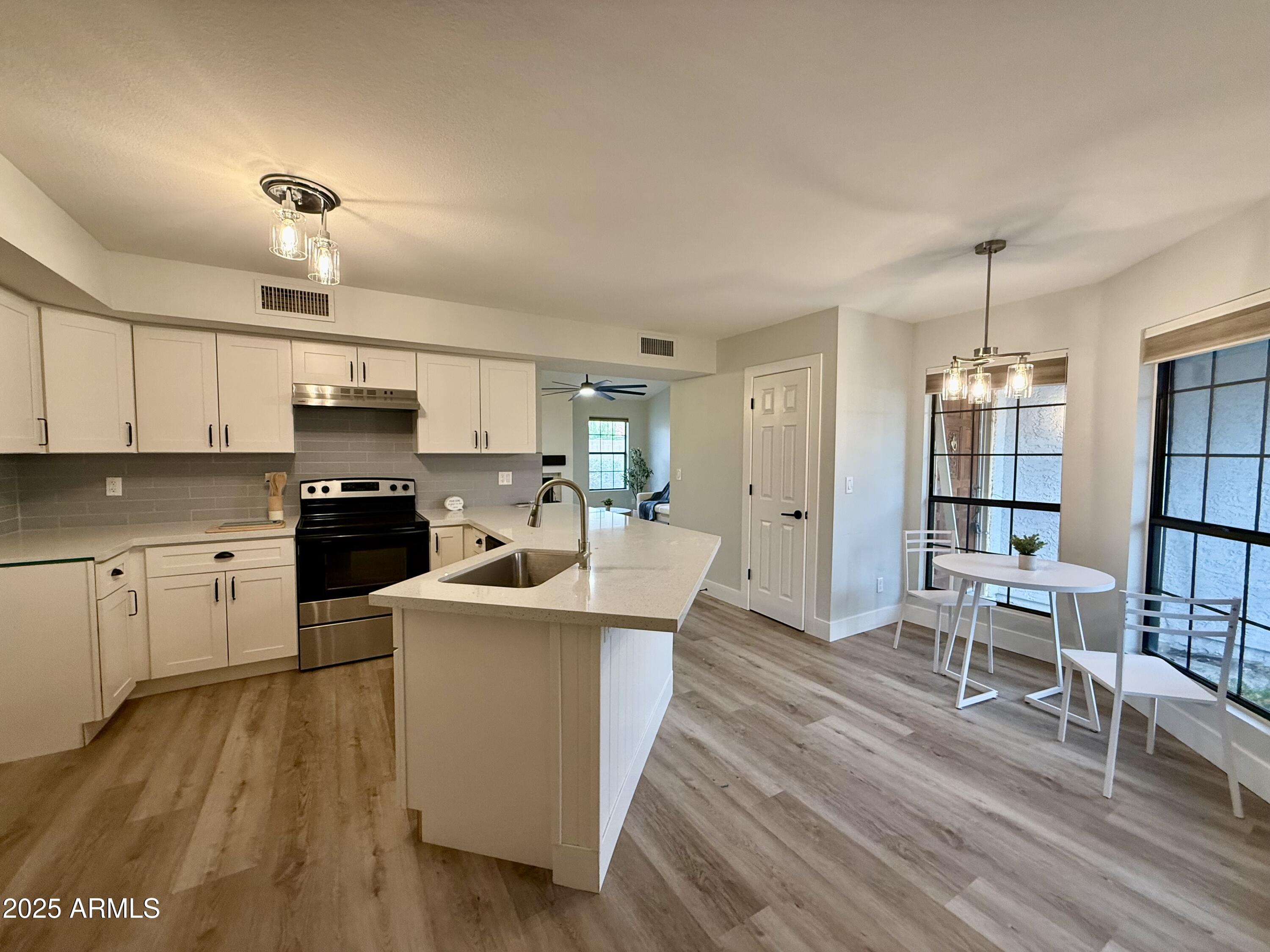 1034 E ENCINAS Avenue