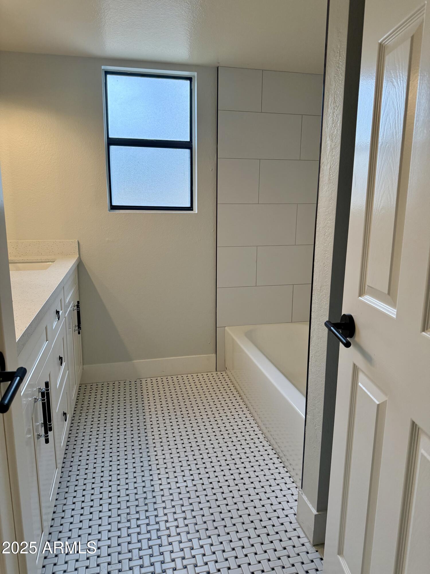 1034 E ENCINAS Avenue