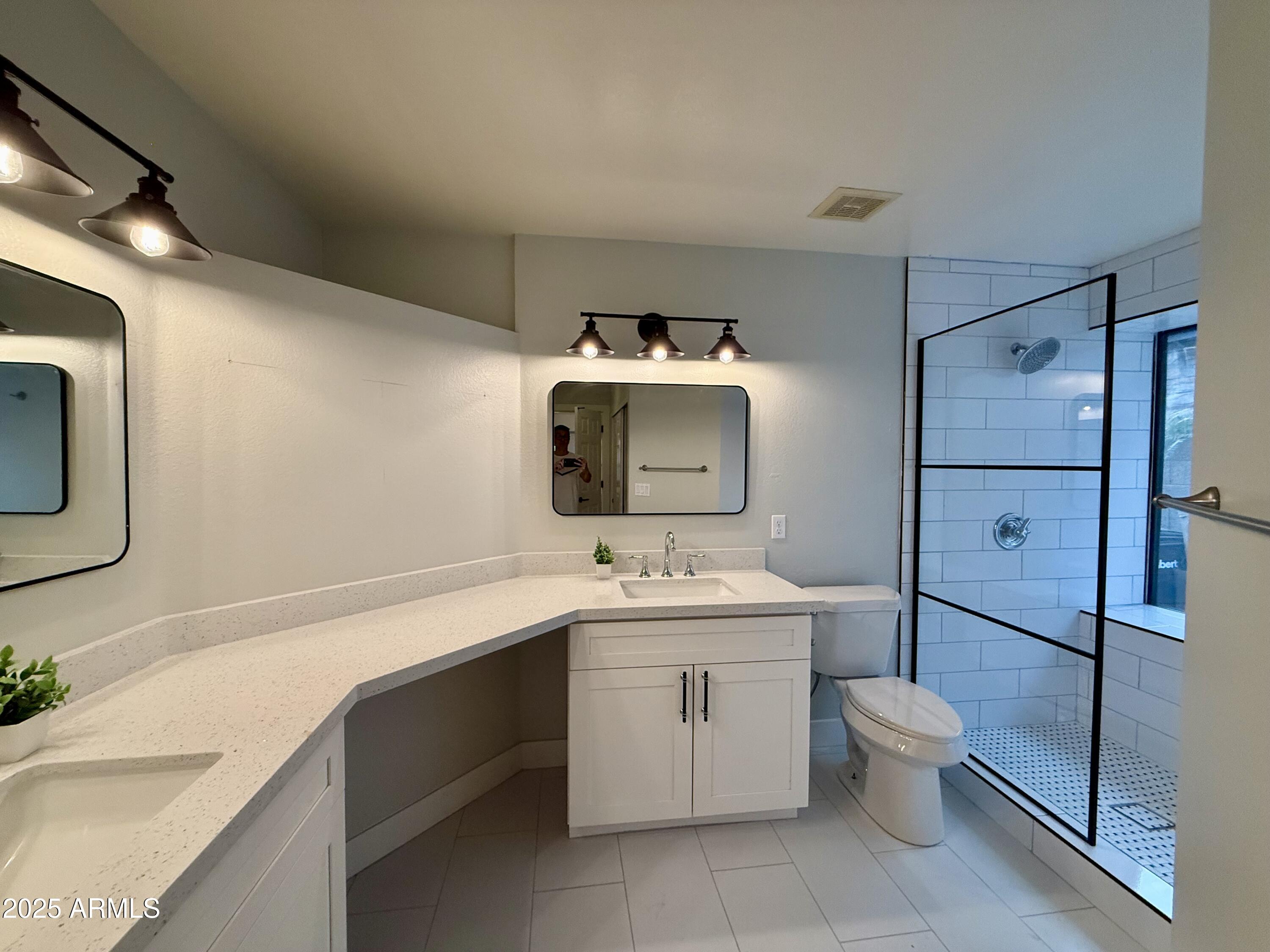 1034 E ENCINAS Avenue