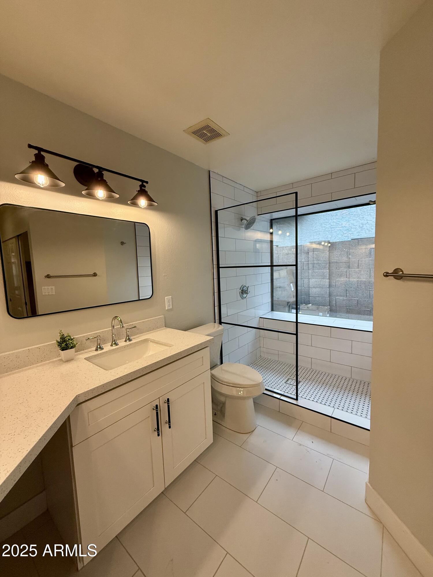 1034 E ENCINAS Avenue