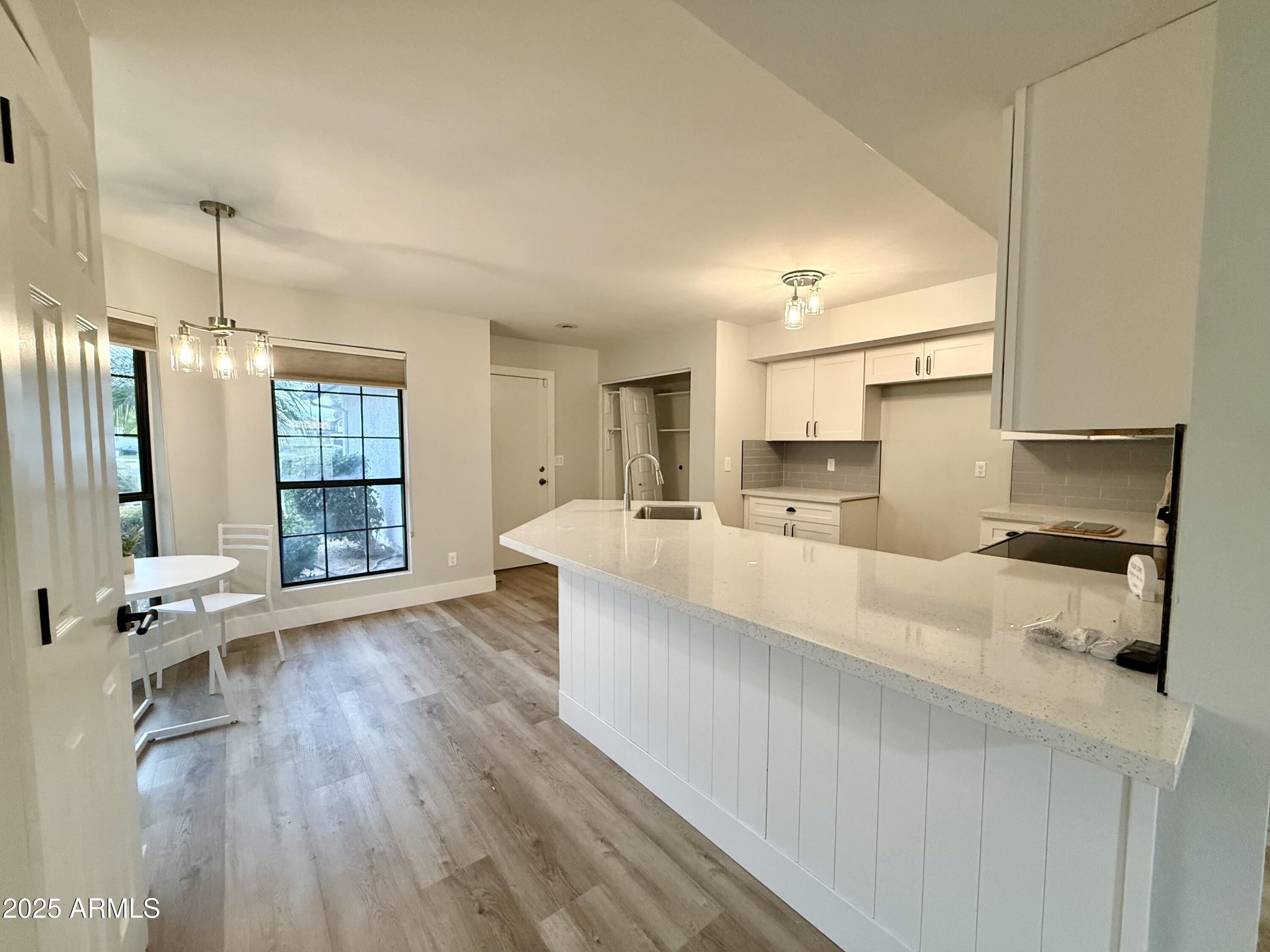 1034 E ENCINAS Avenue