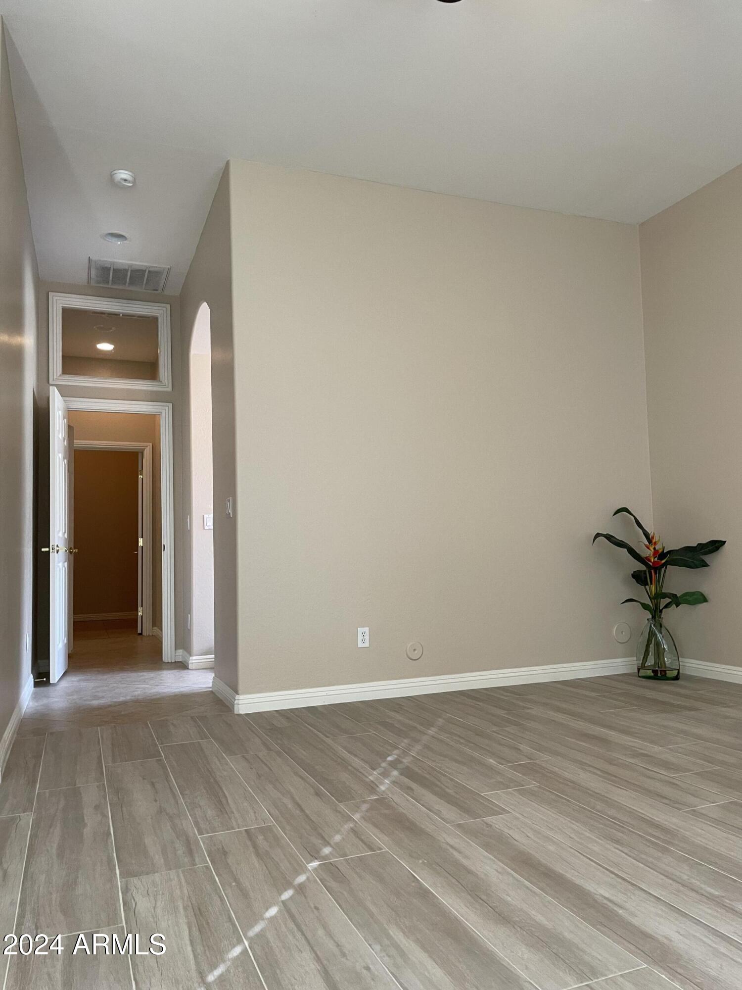 1967 E GLACIER Place