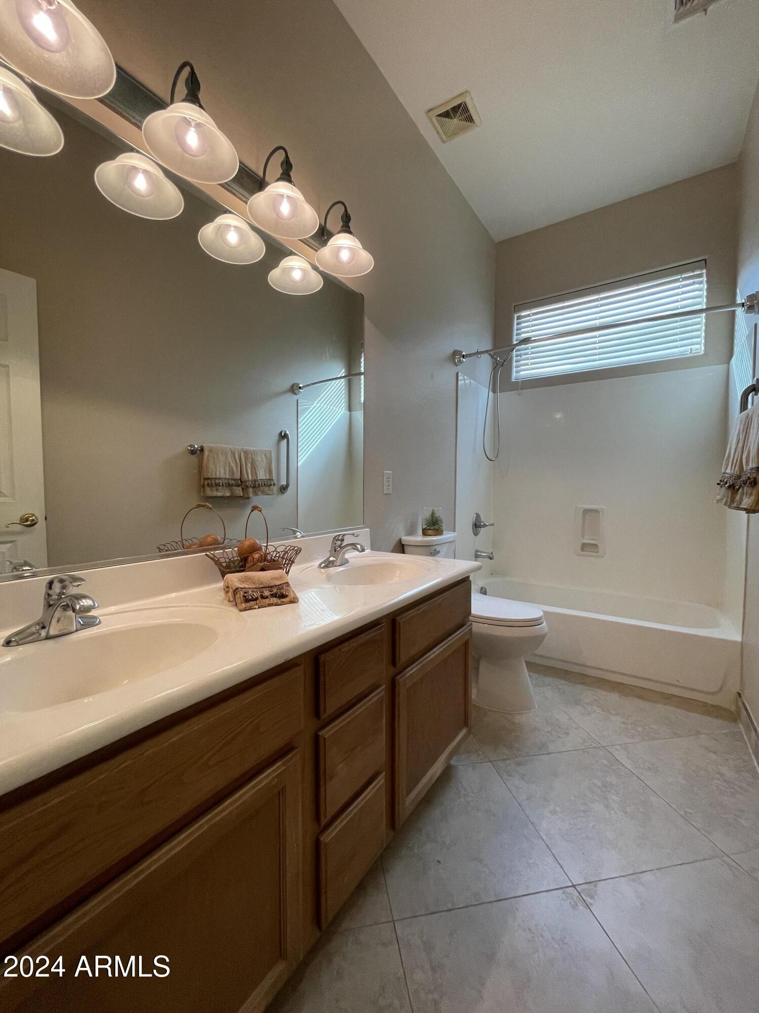 1967 E GLACIER Place