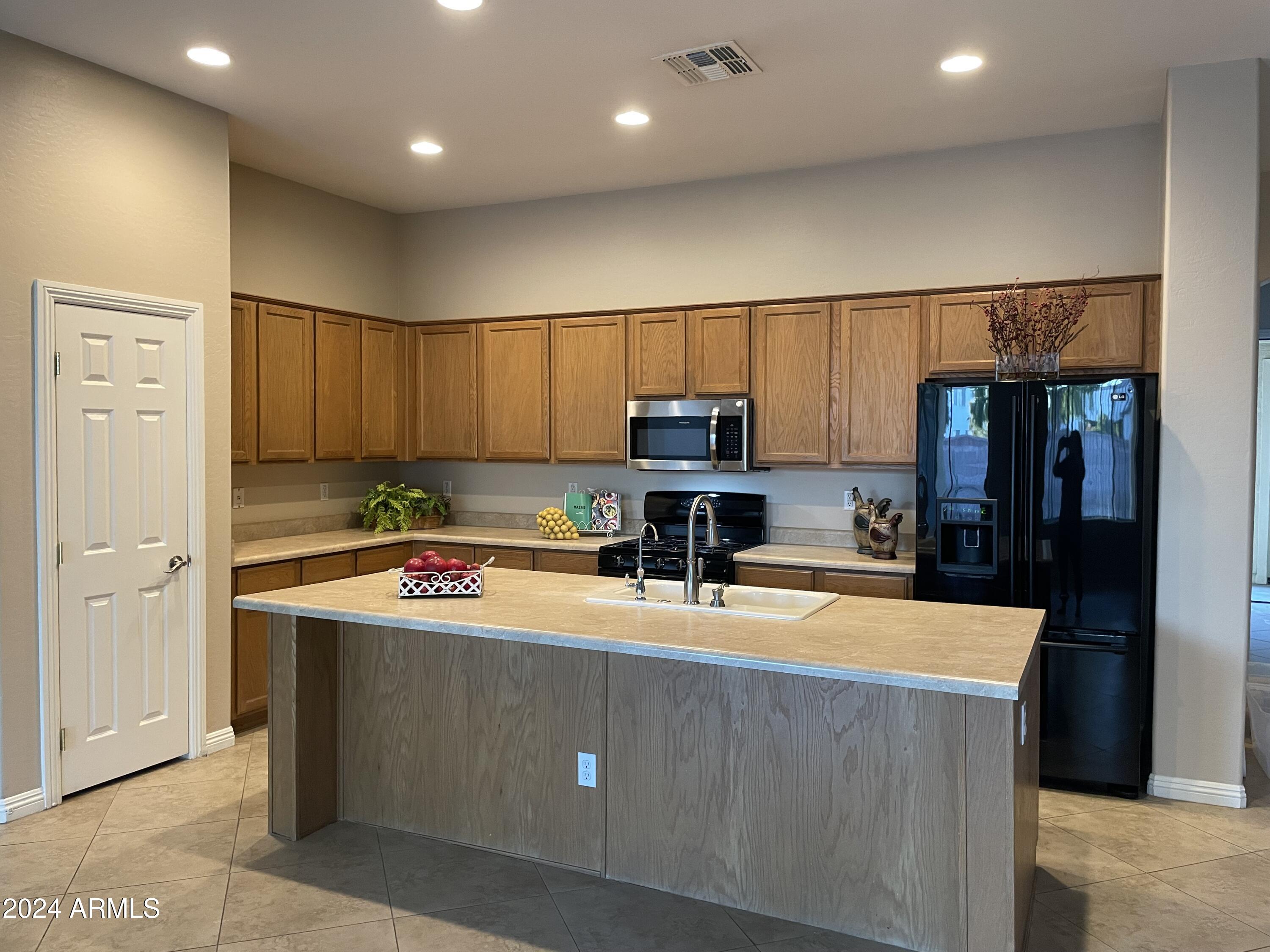 1967 E GLACIER Place