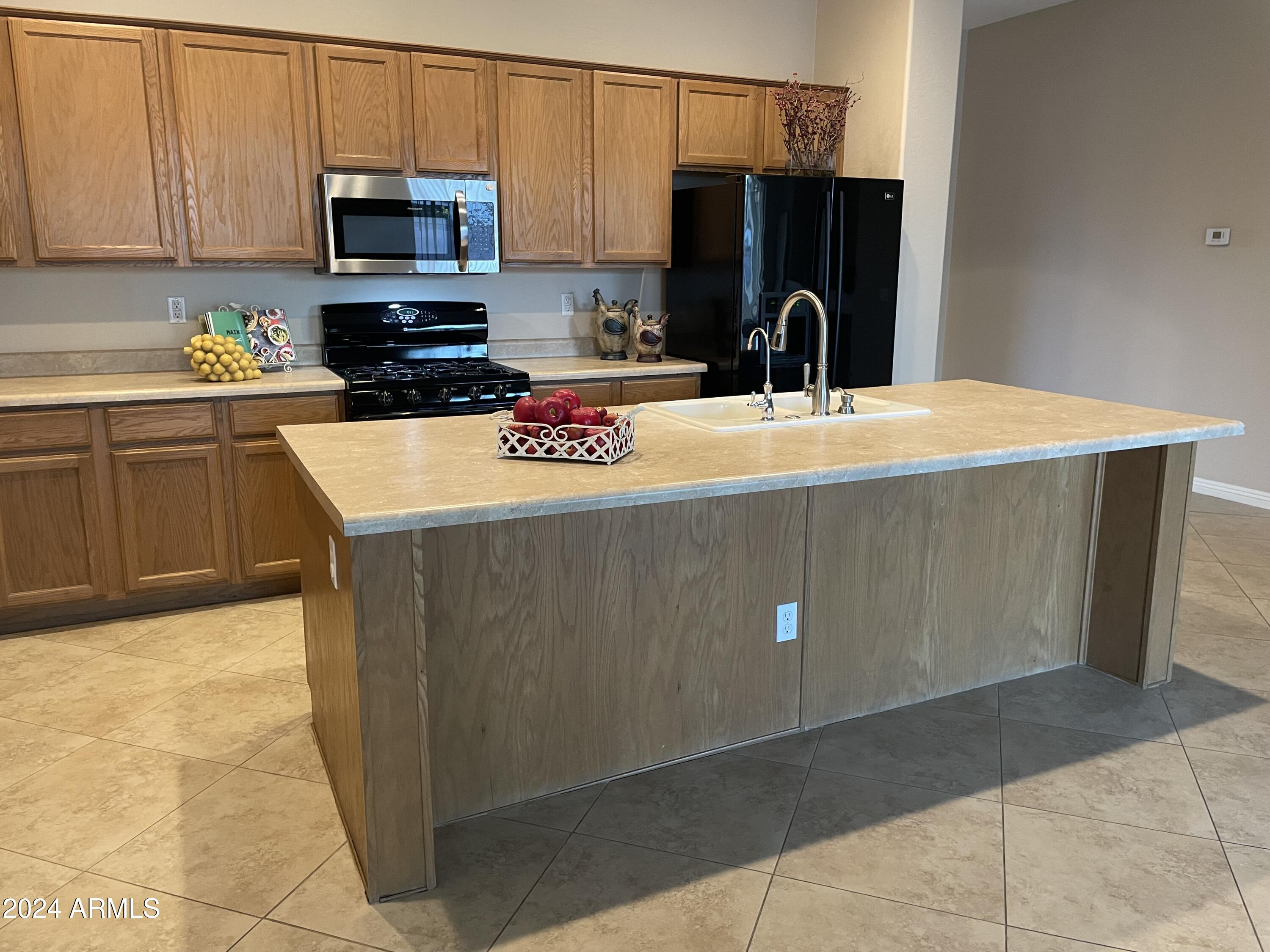 1967 E GLACIER Place