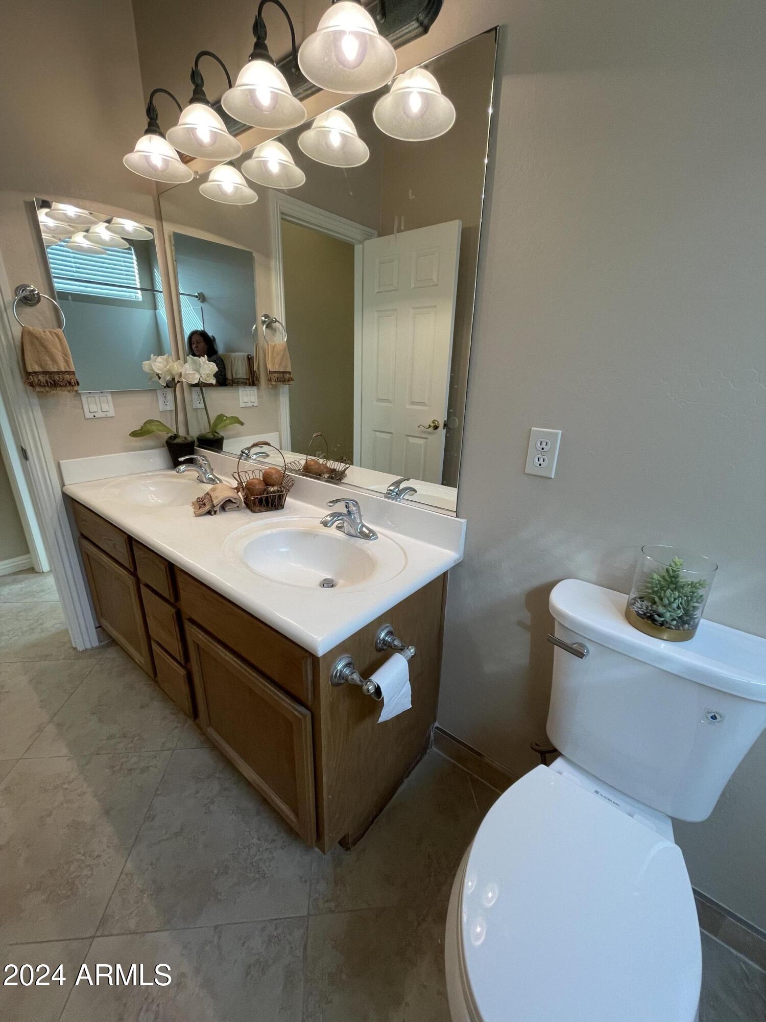 1967 E GLACIER Place