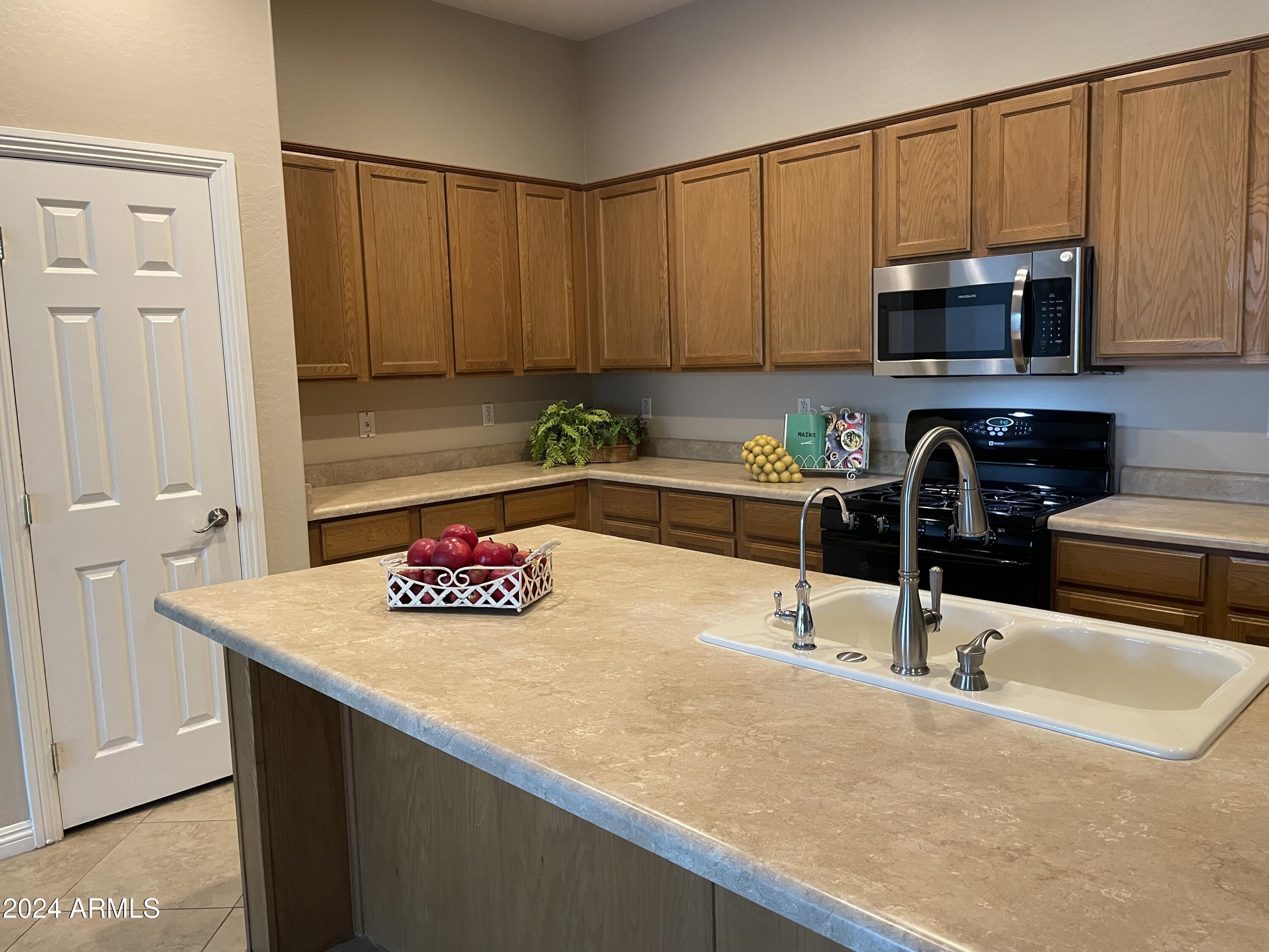 1967 E GLACIER Place