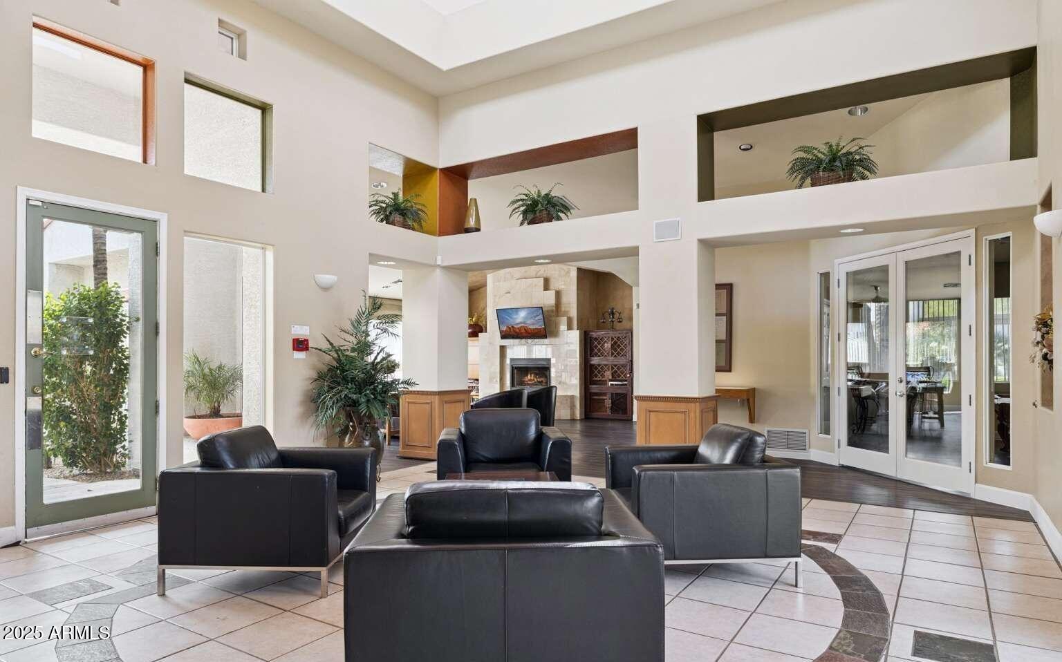 11375 E SAHUARO Drive 1093