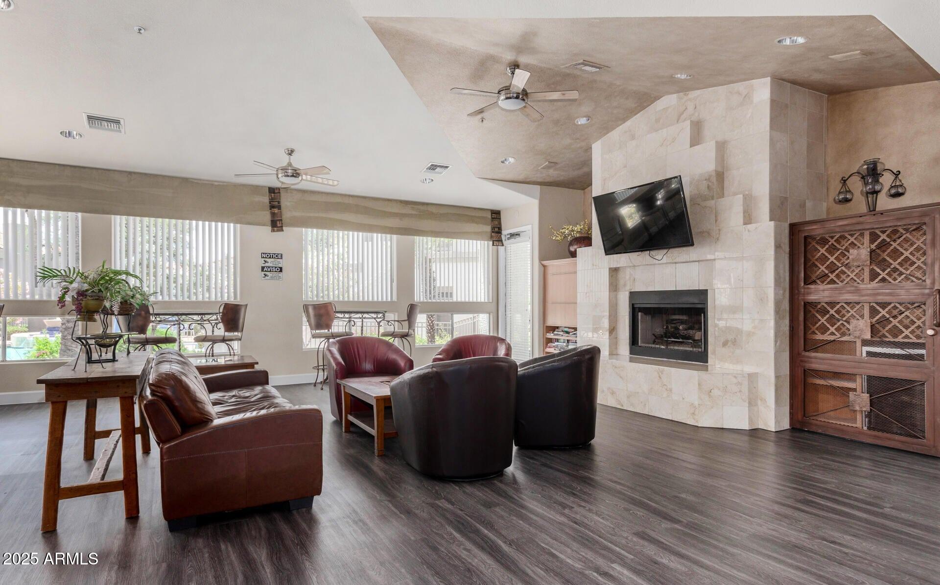 11375 E SAHUARO Drive 1093