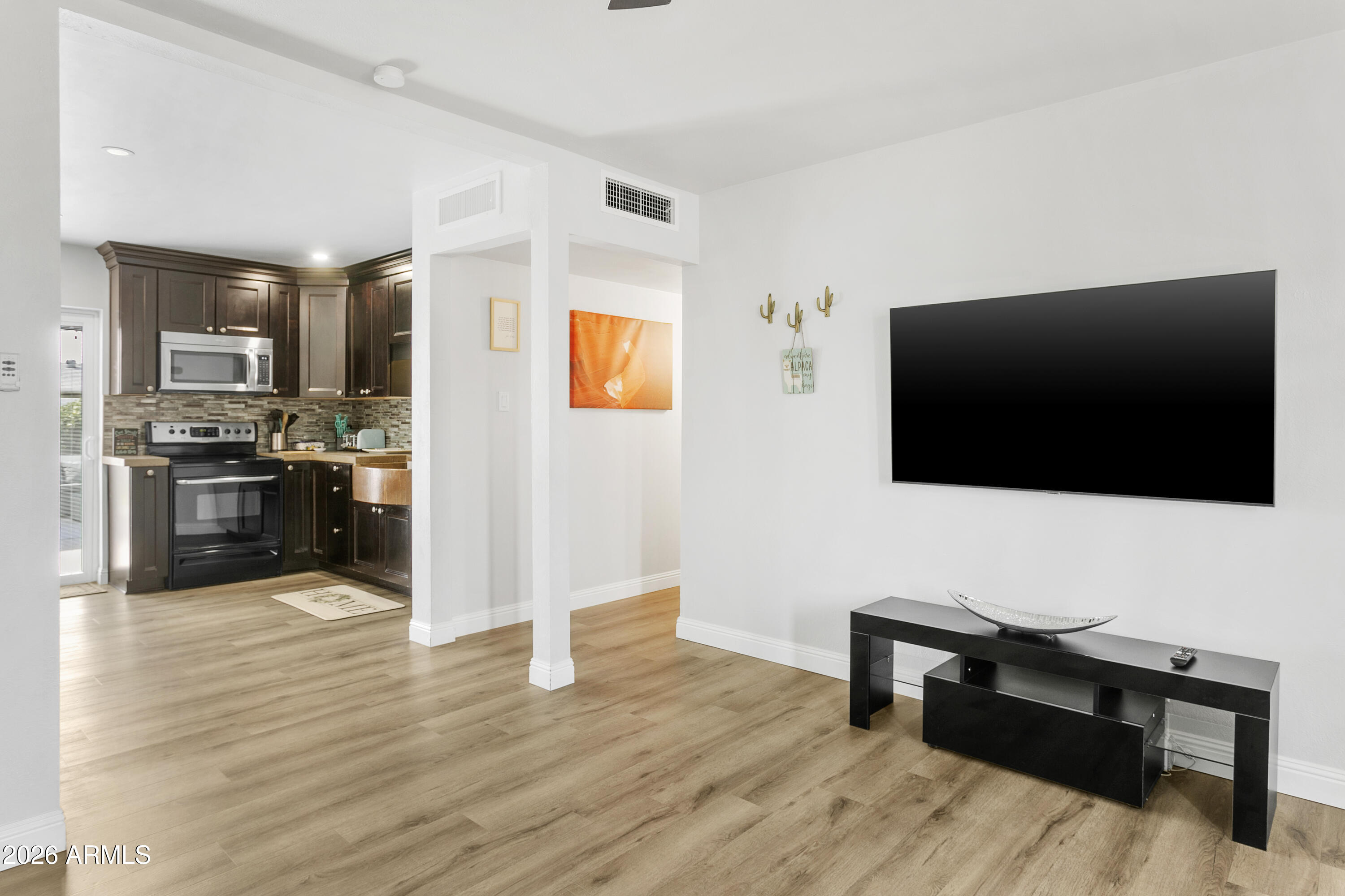 7901 E LOMA LAND Drive