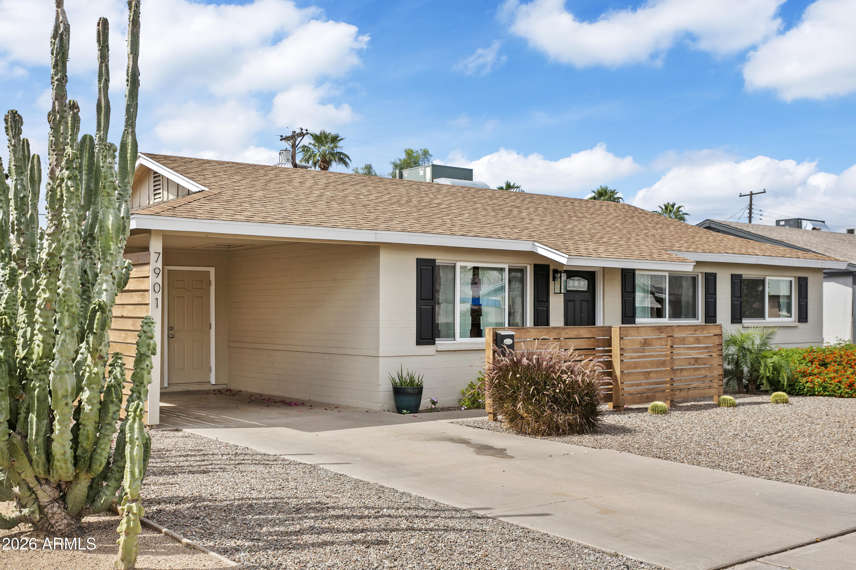 7901 E LOMA LAND Drive