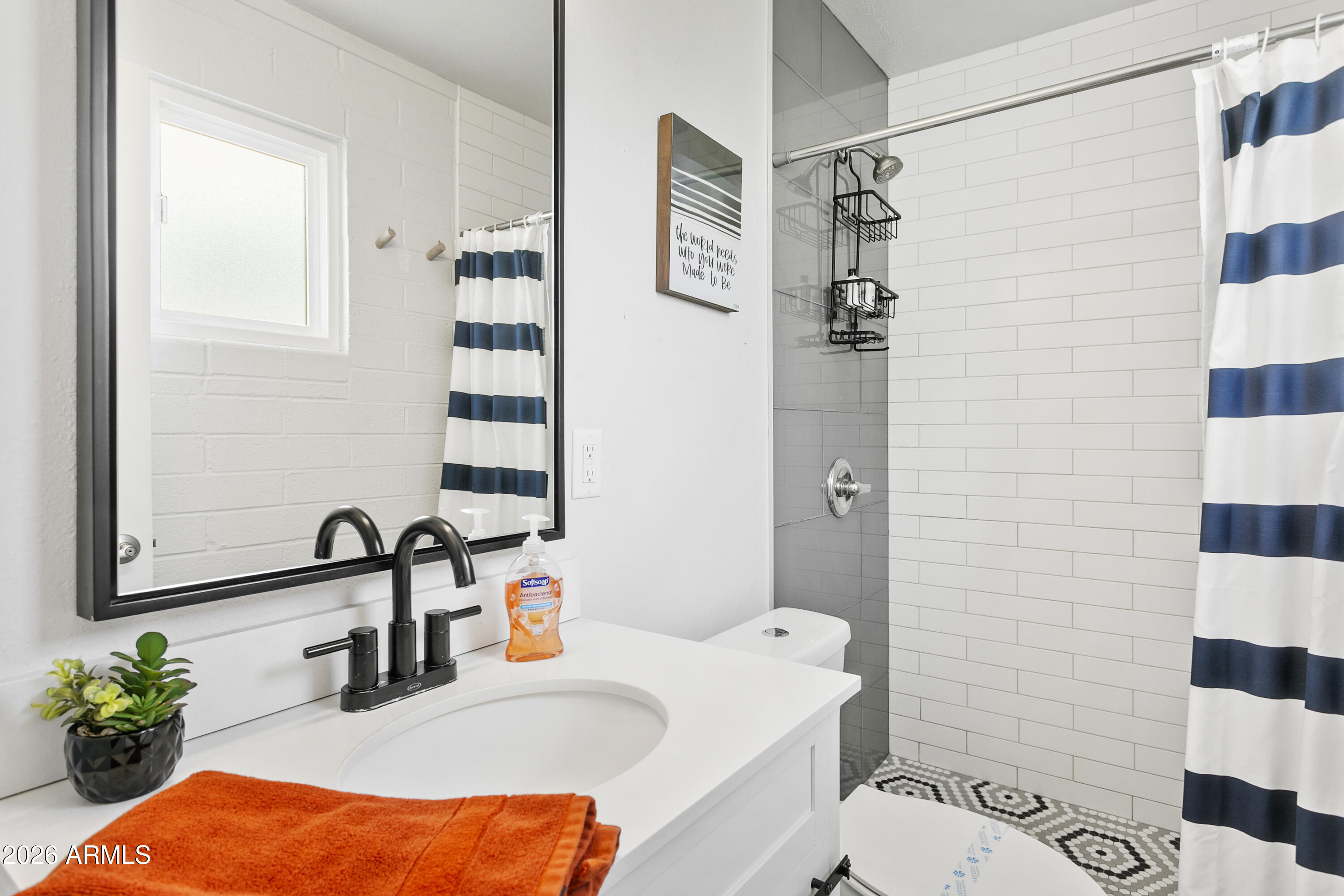 7901 E LOMA LAND Drive