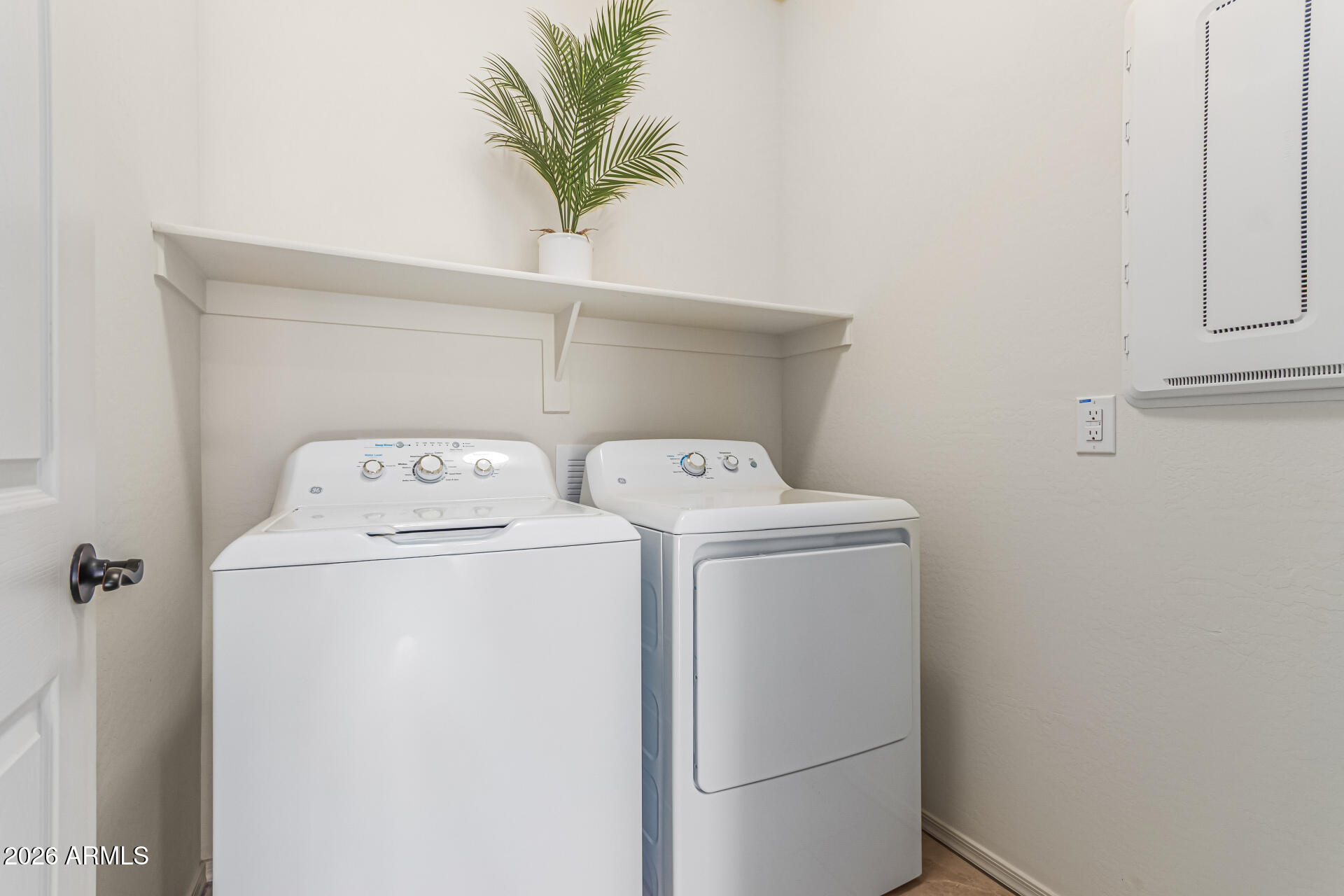 4995 N RIVERSIDE Drive