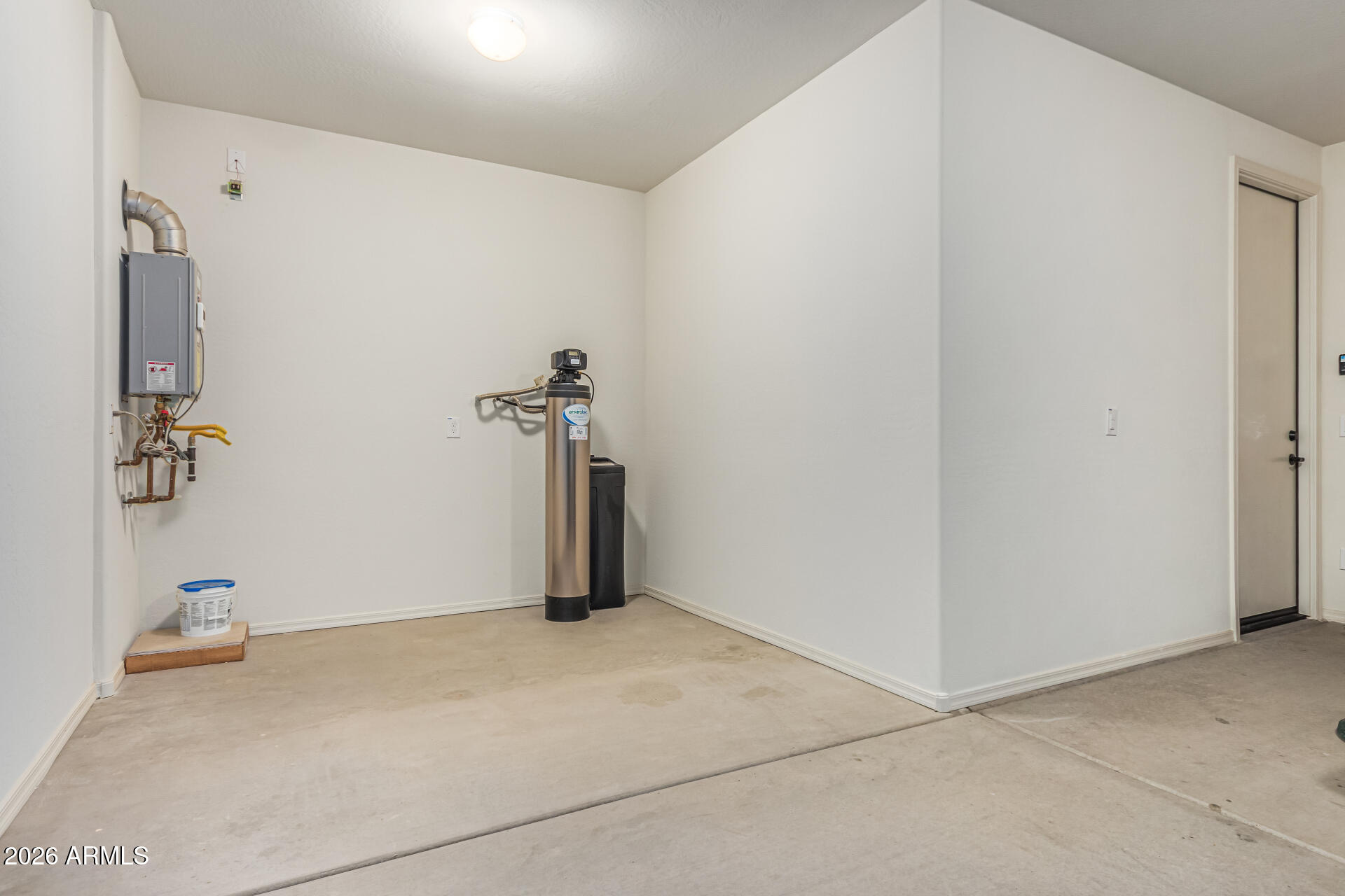 4995 N RIVERSIDE Drive