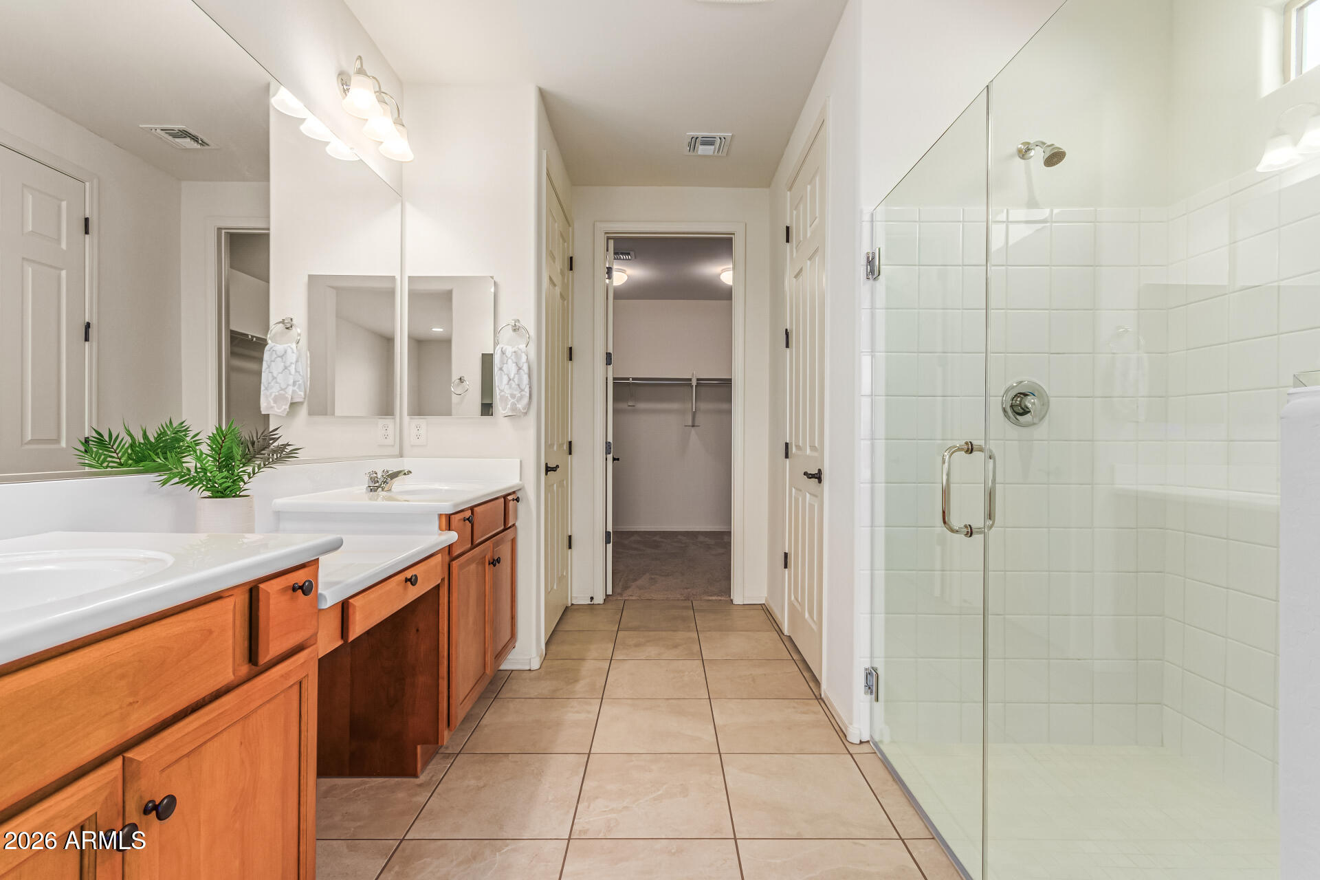 4995 N RIVERSIDE Drive